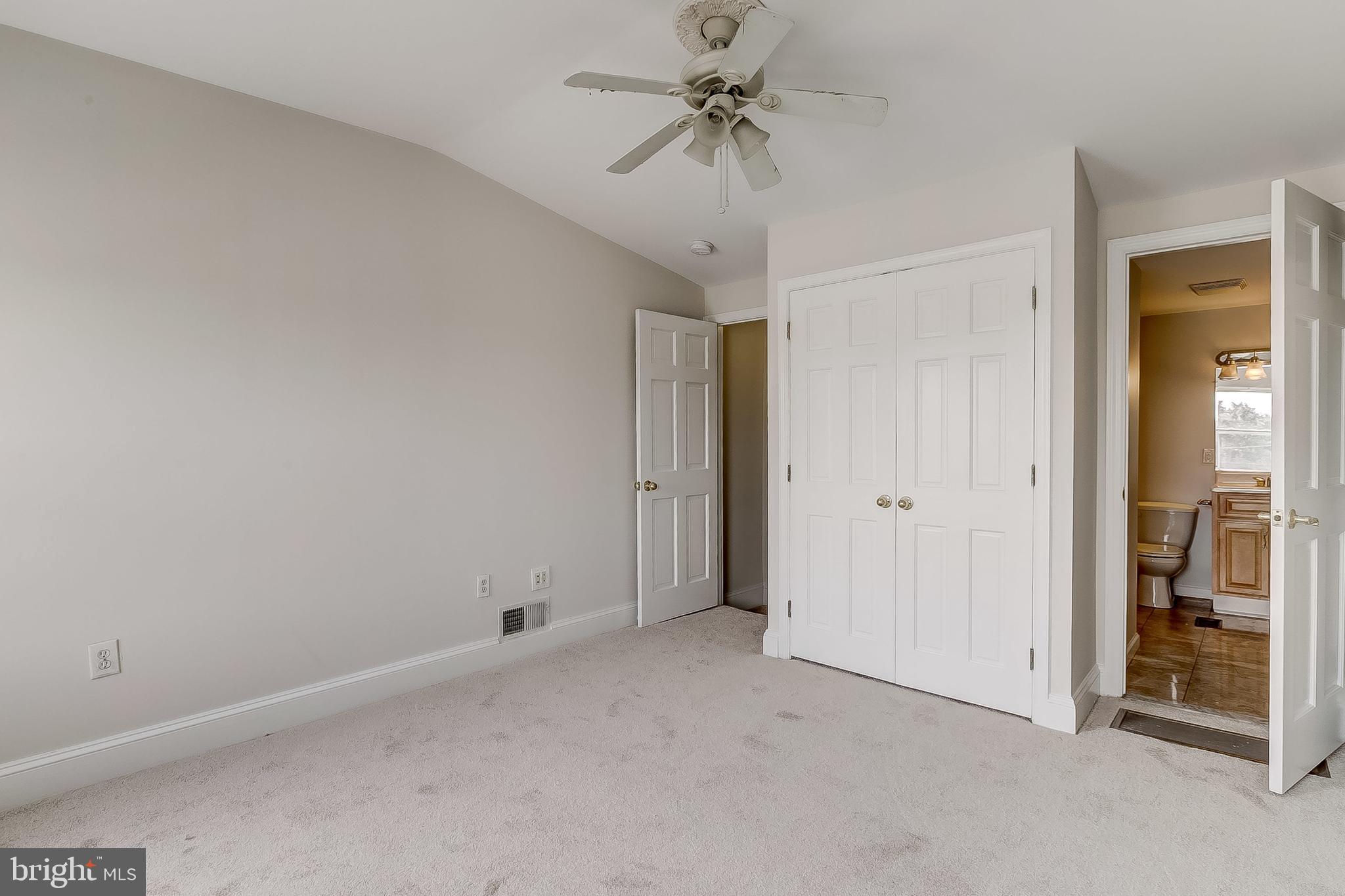 HOLLINS MARKET - Residential