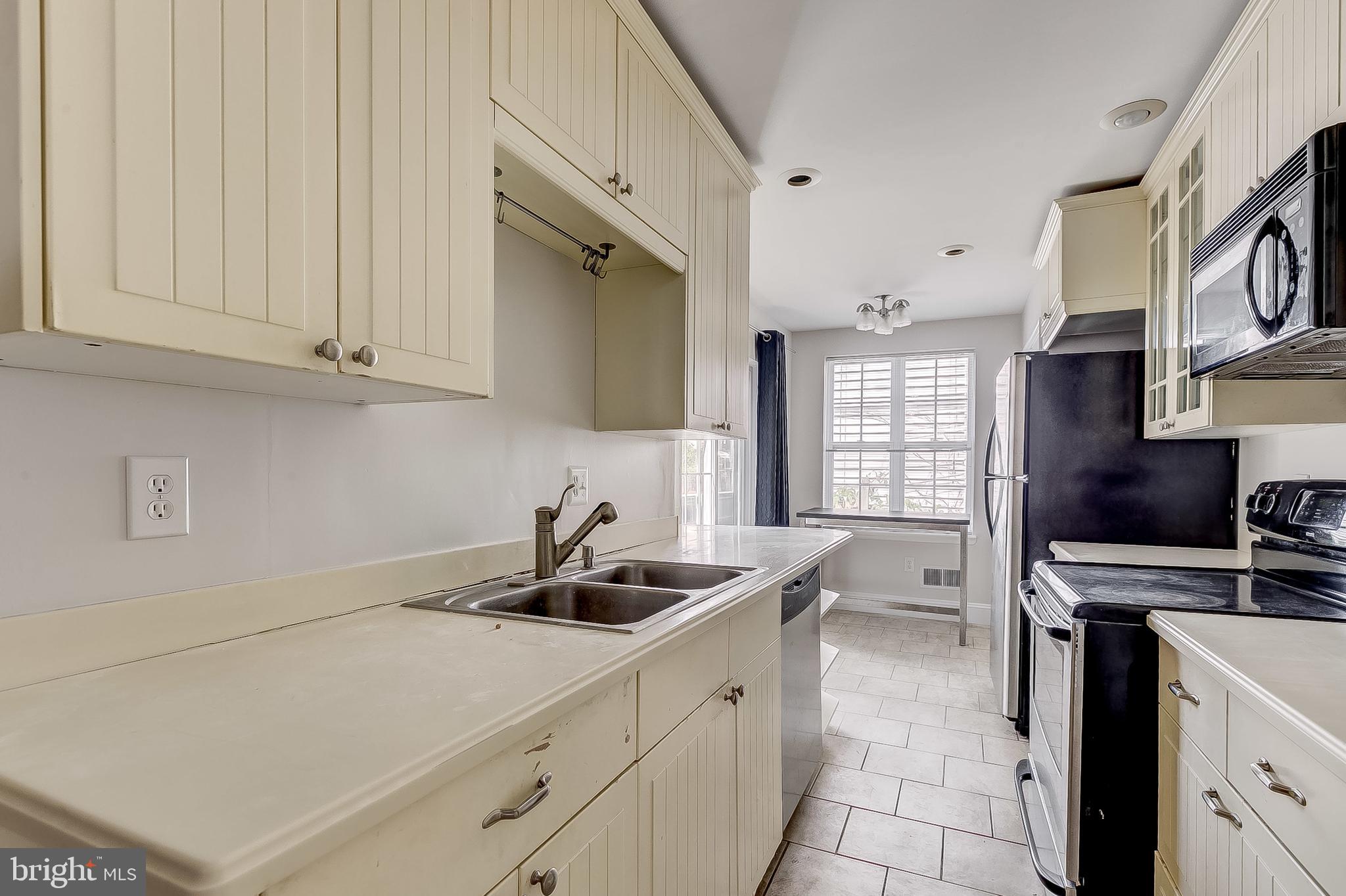 HOLLINS MARKET - Residential