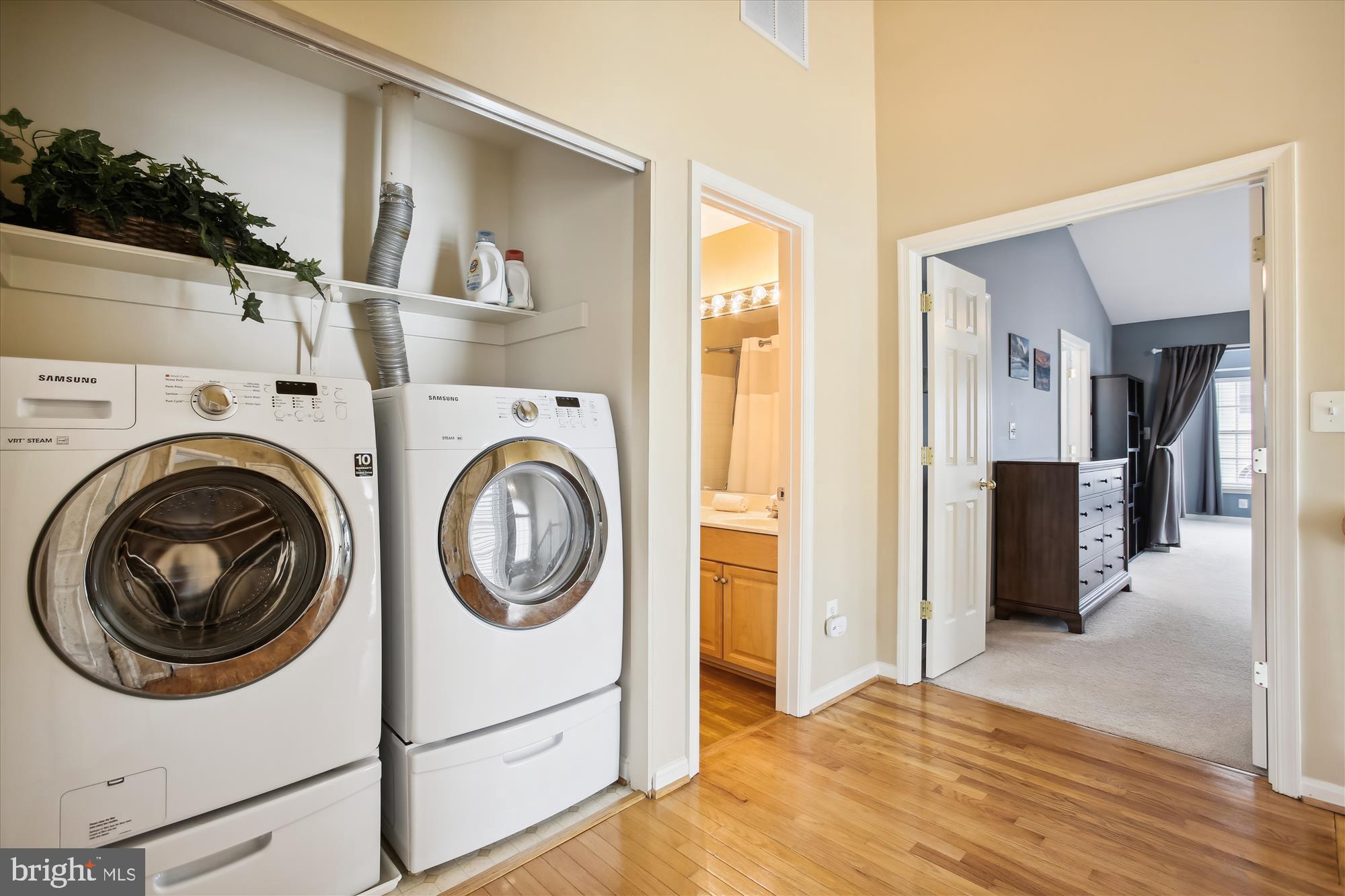 SOUTH RIDING - Residential