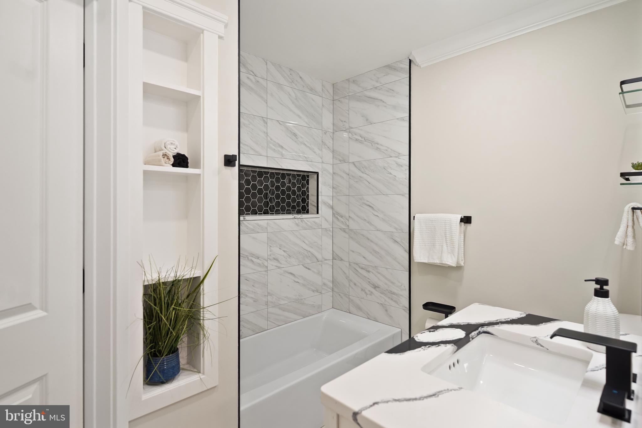 6021 APPLEGARTH PLACE