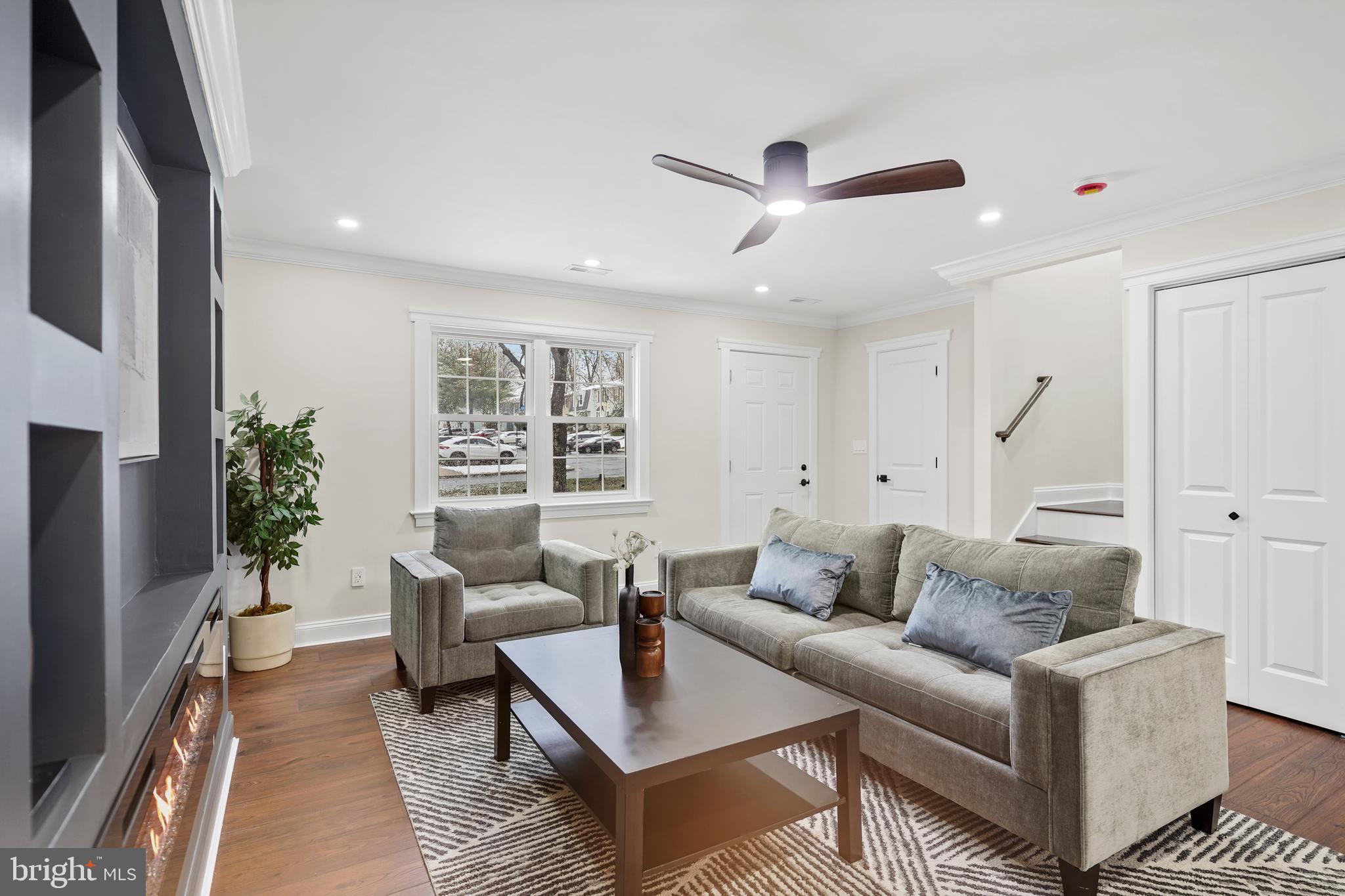 6021 APPLEGARTH PLACE