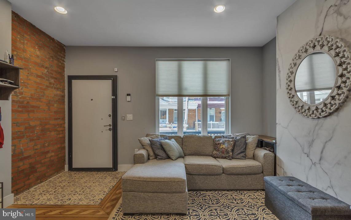 WALNUT HILL - Residential Lease