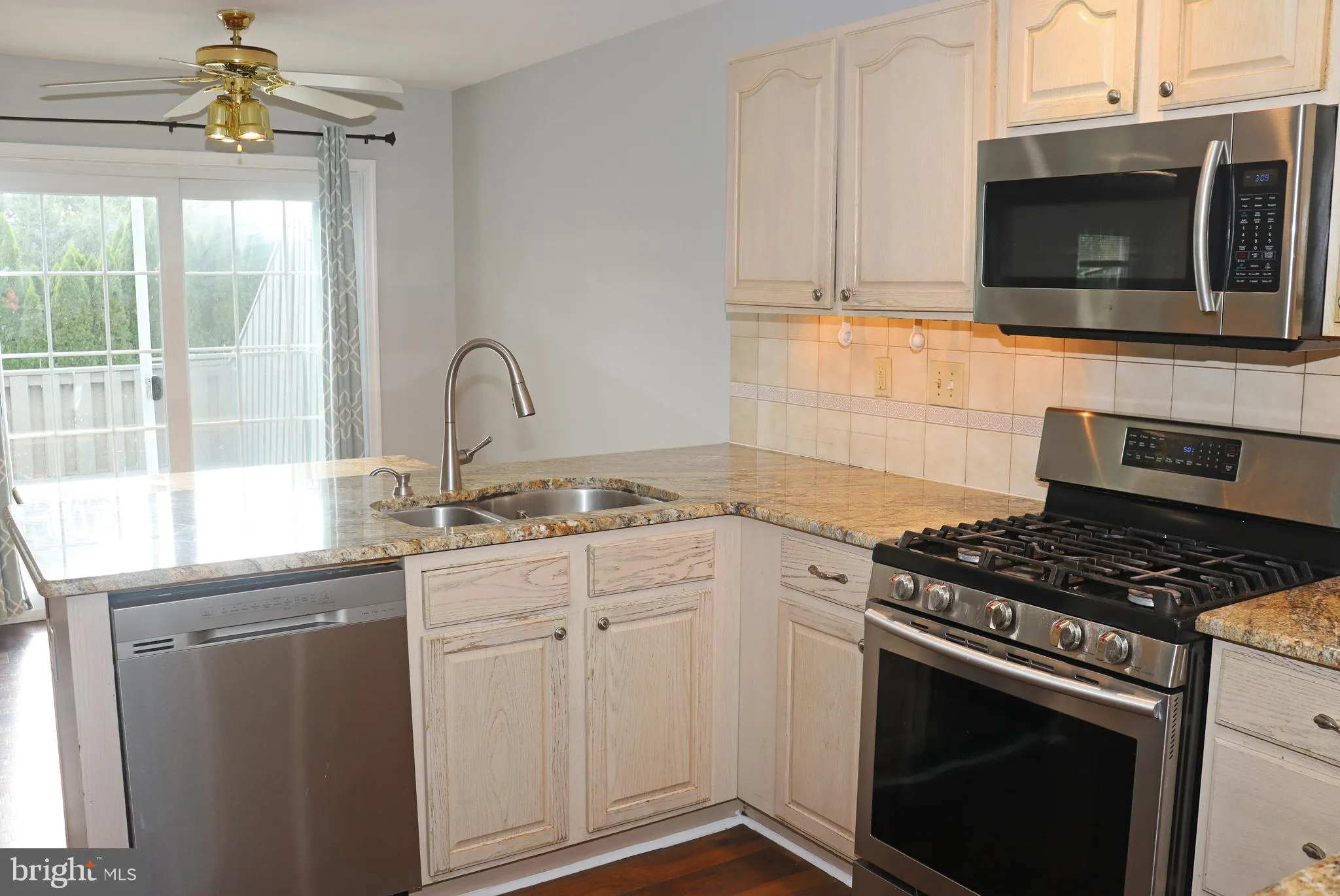 West Chester, Pennsylvania 19382, United States, 3 Bedrooms Bedrooms, ,3 BathroomsBathrooms,Residential,Pending,133325