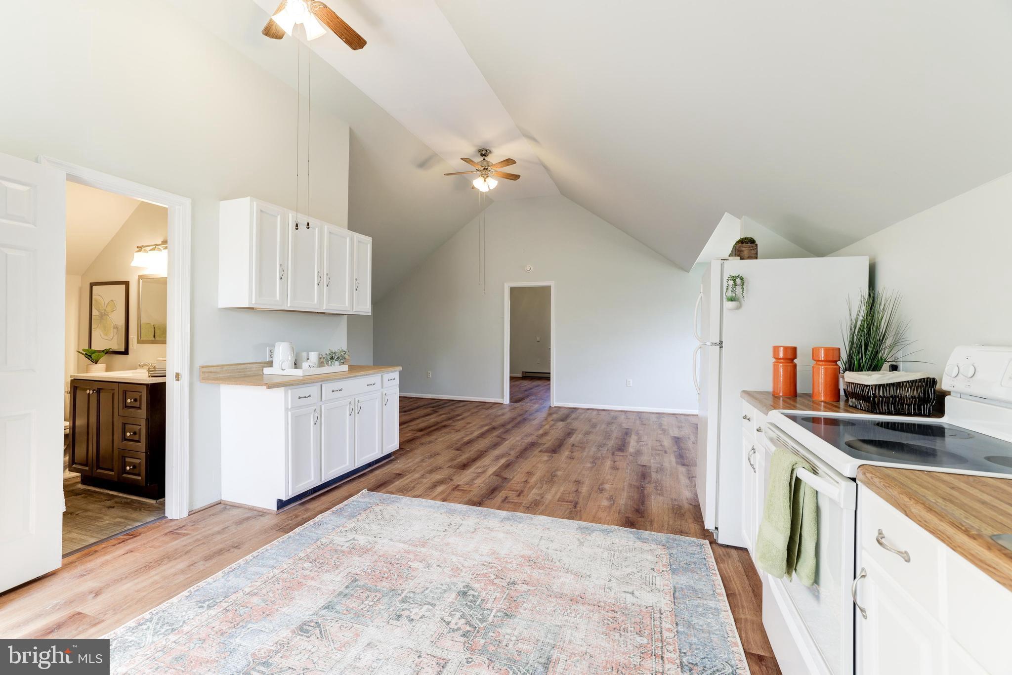 TOWN OF ROUND HILL - Residential