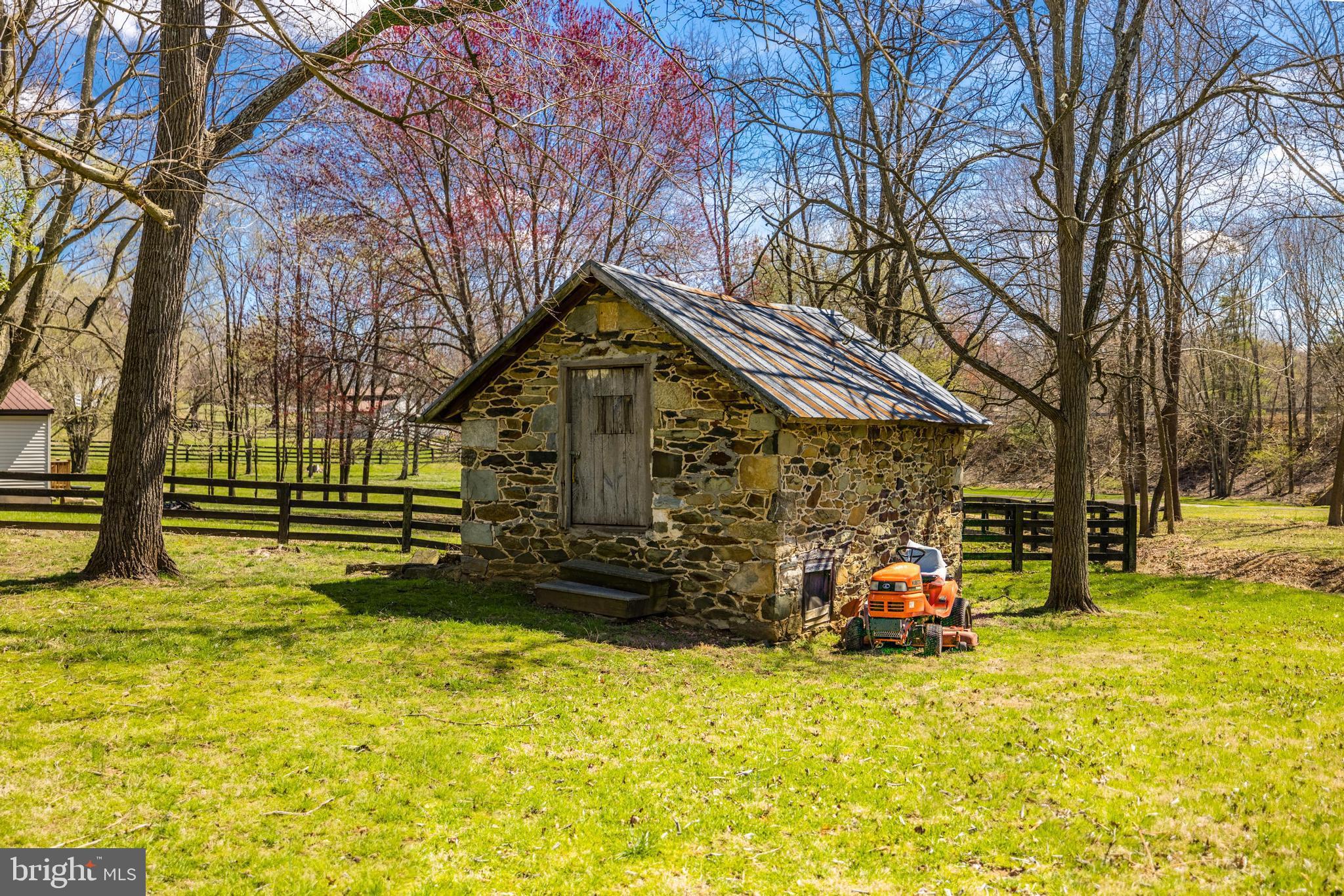 TOWN OF ROUND HILL - Residential
