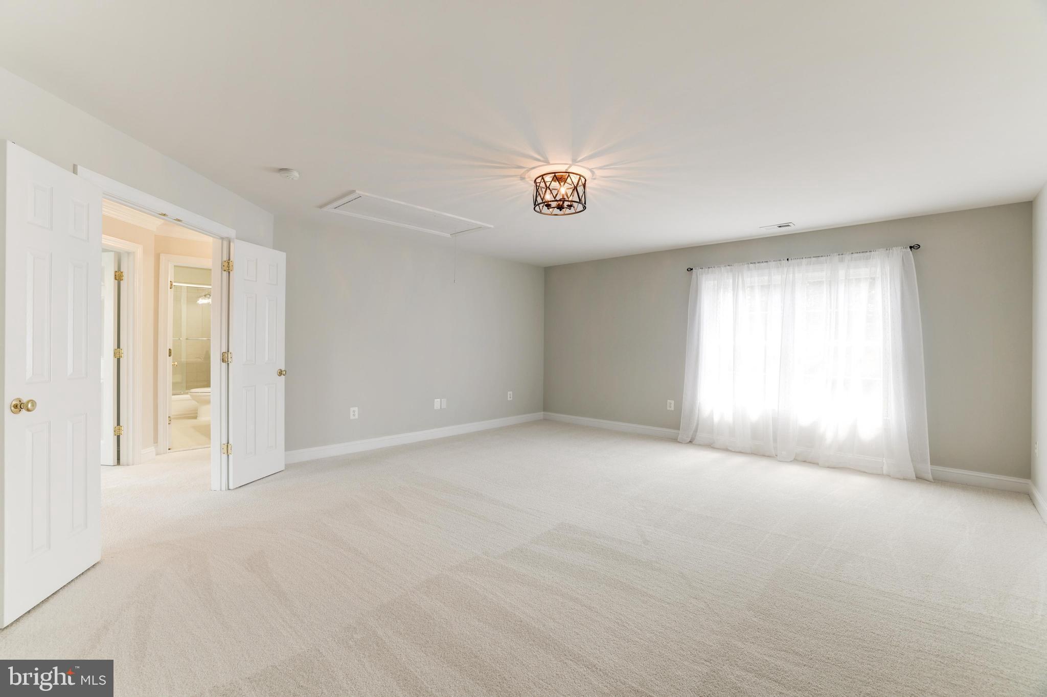 TOWN OF ROUND HILL - Residential