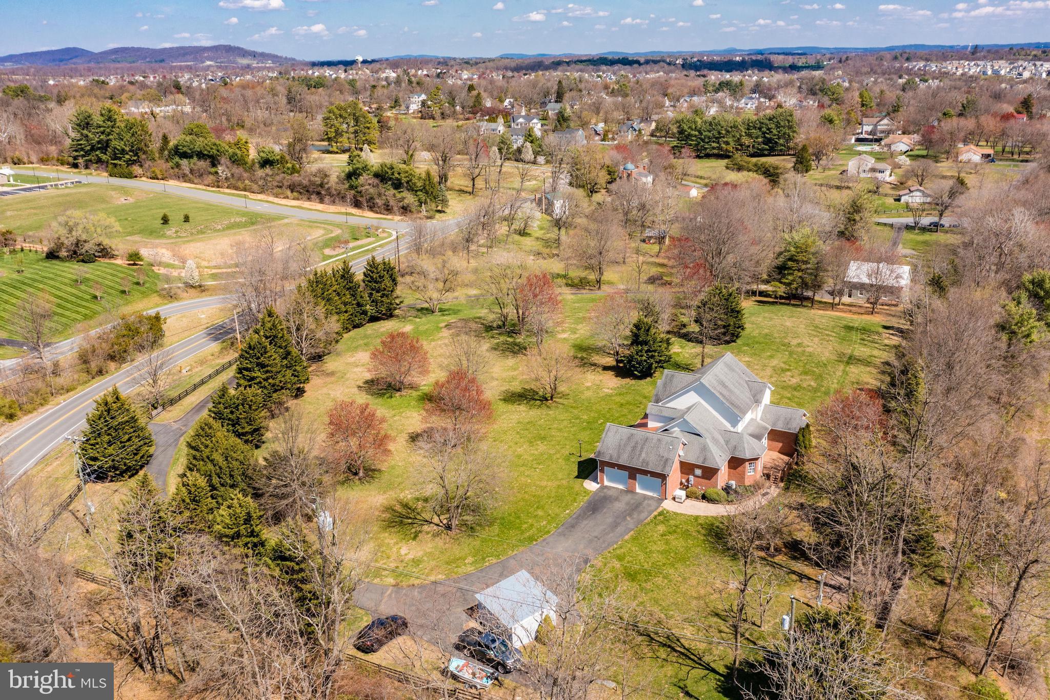 TOWN OF ROUND HILL - Residential