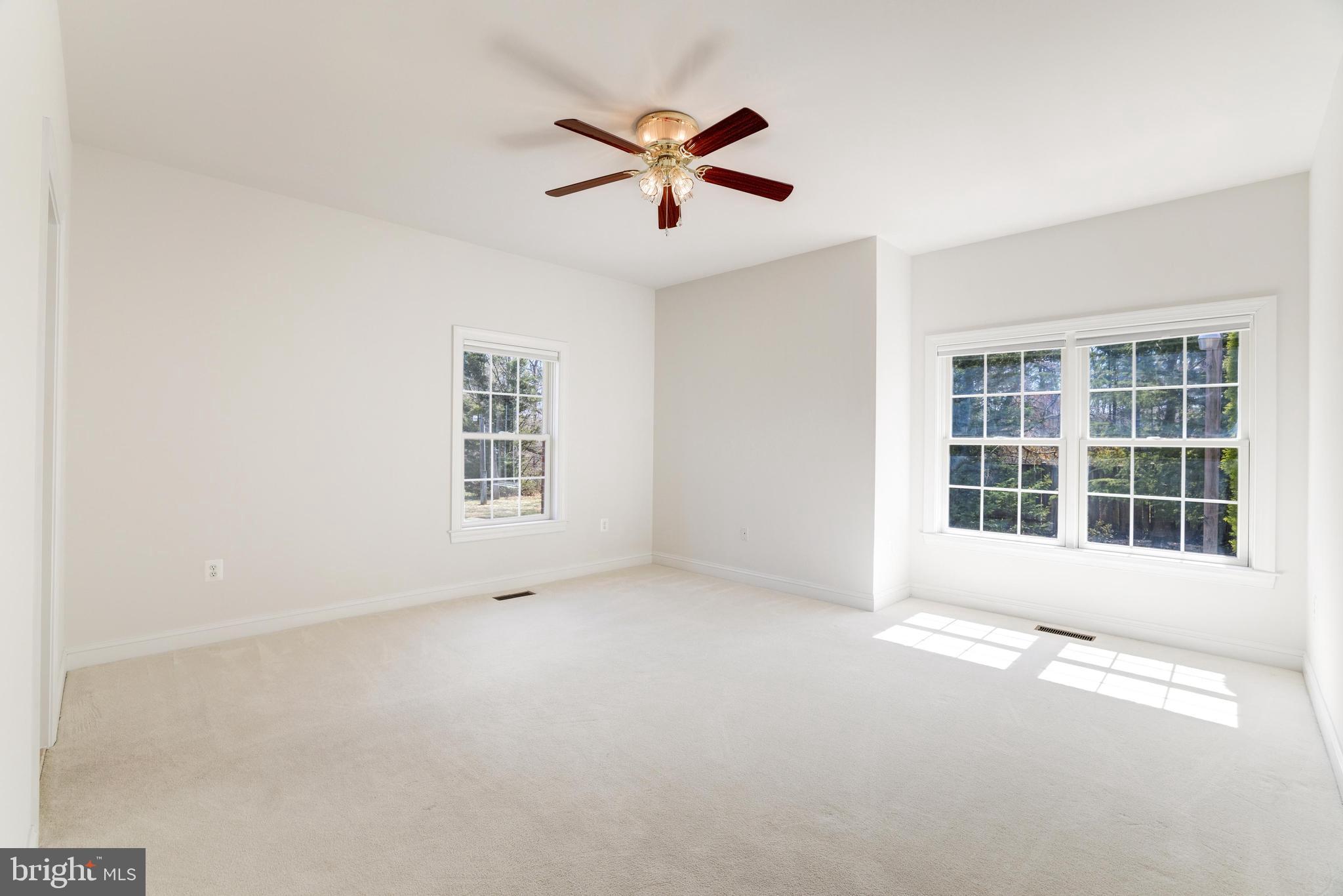 TOWN OF ROUND HILL - Residential