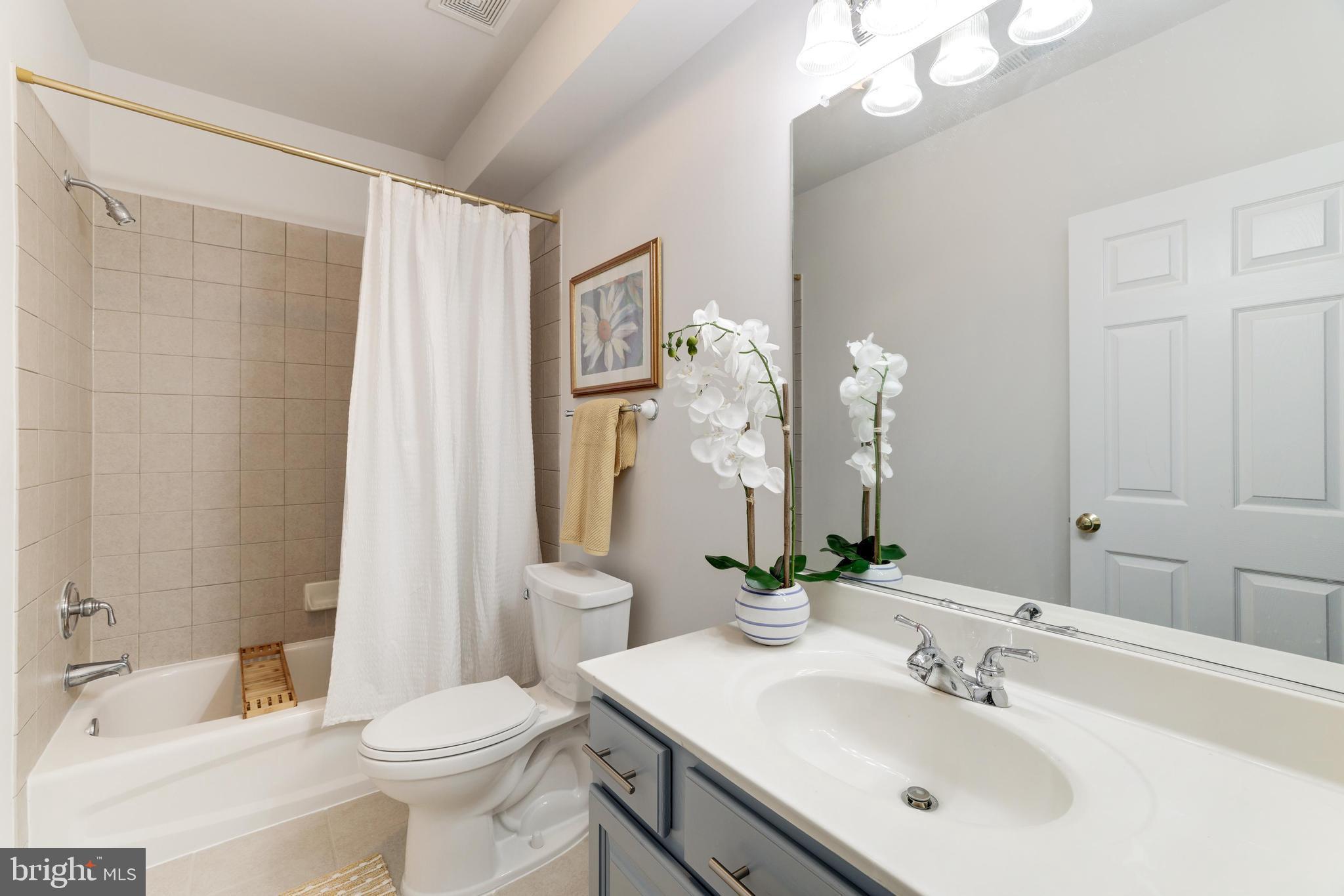 TOWN OF ROUND HILL - Residential