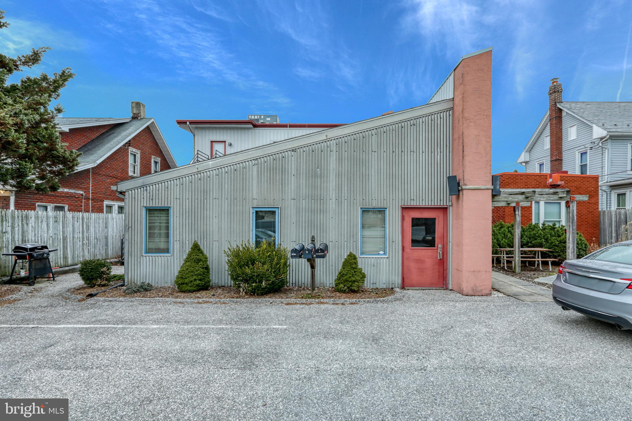 RED LION - Commercial Sale