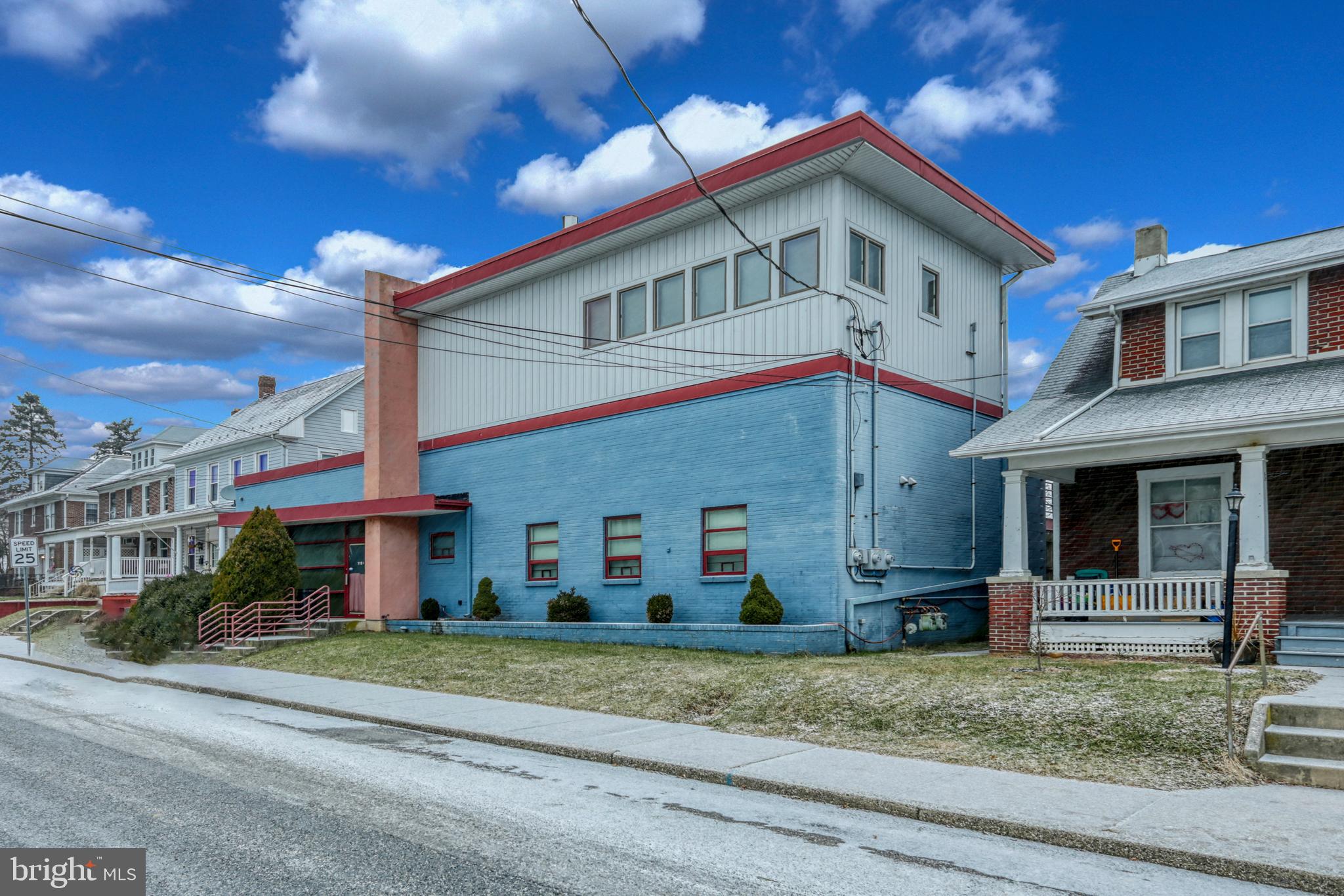 RED LION - Commercial Sale