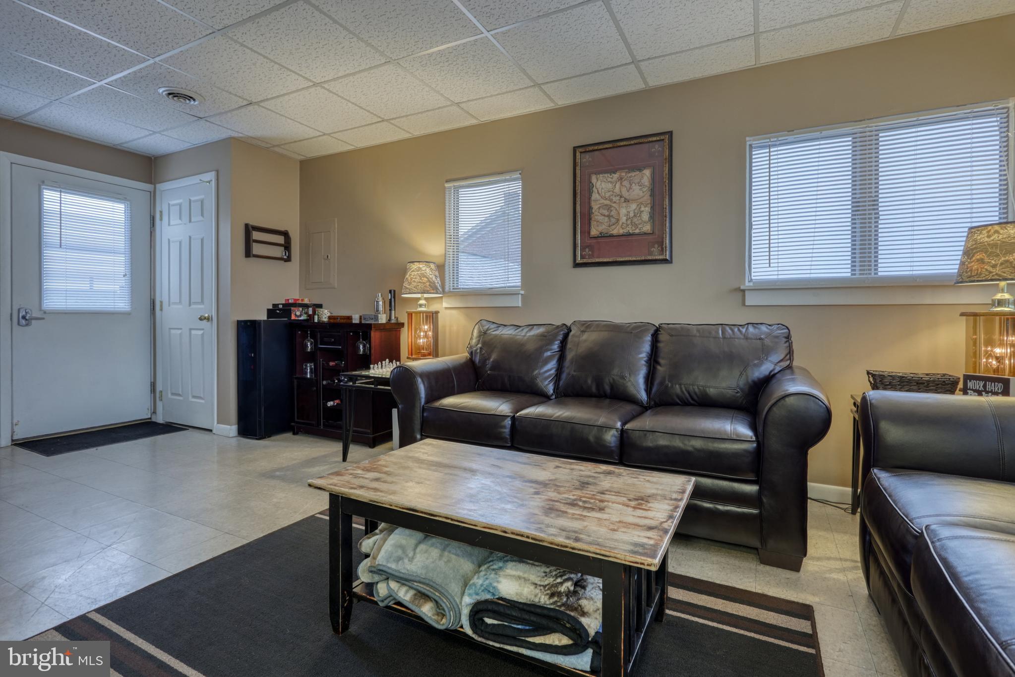RED LION - Commercial Sale