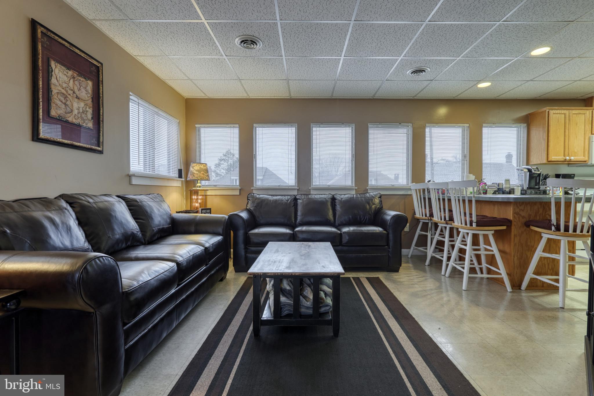 RED LION - Commercial Sale