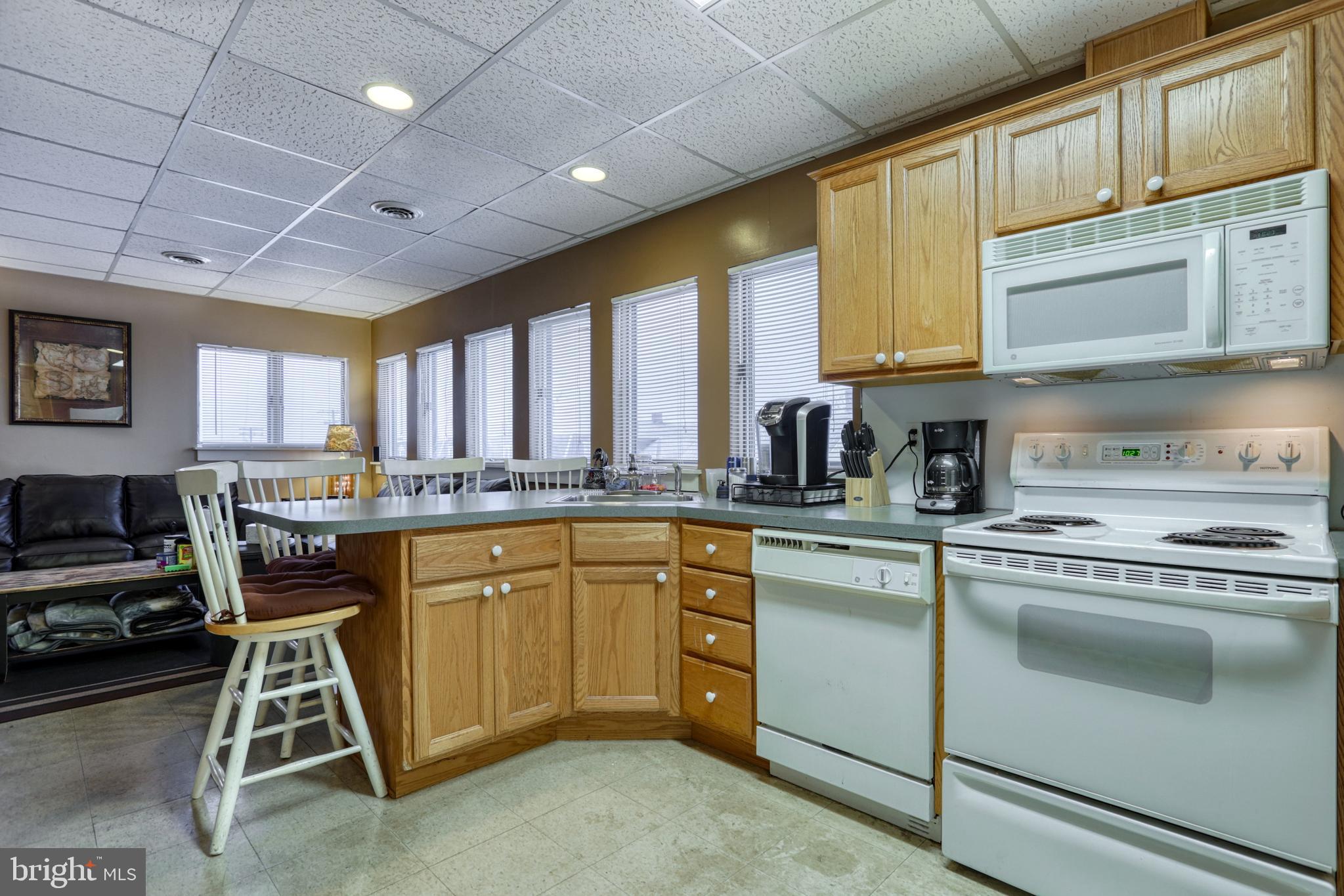 RED LION - Commercial Sale
