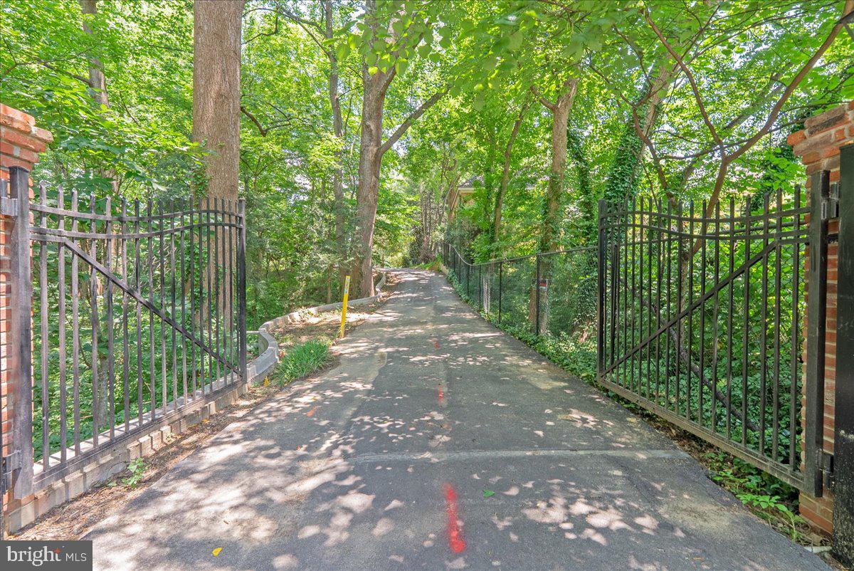 4019 N RANDOLPH STREET