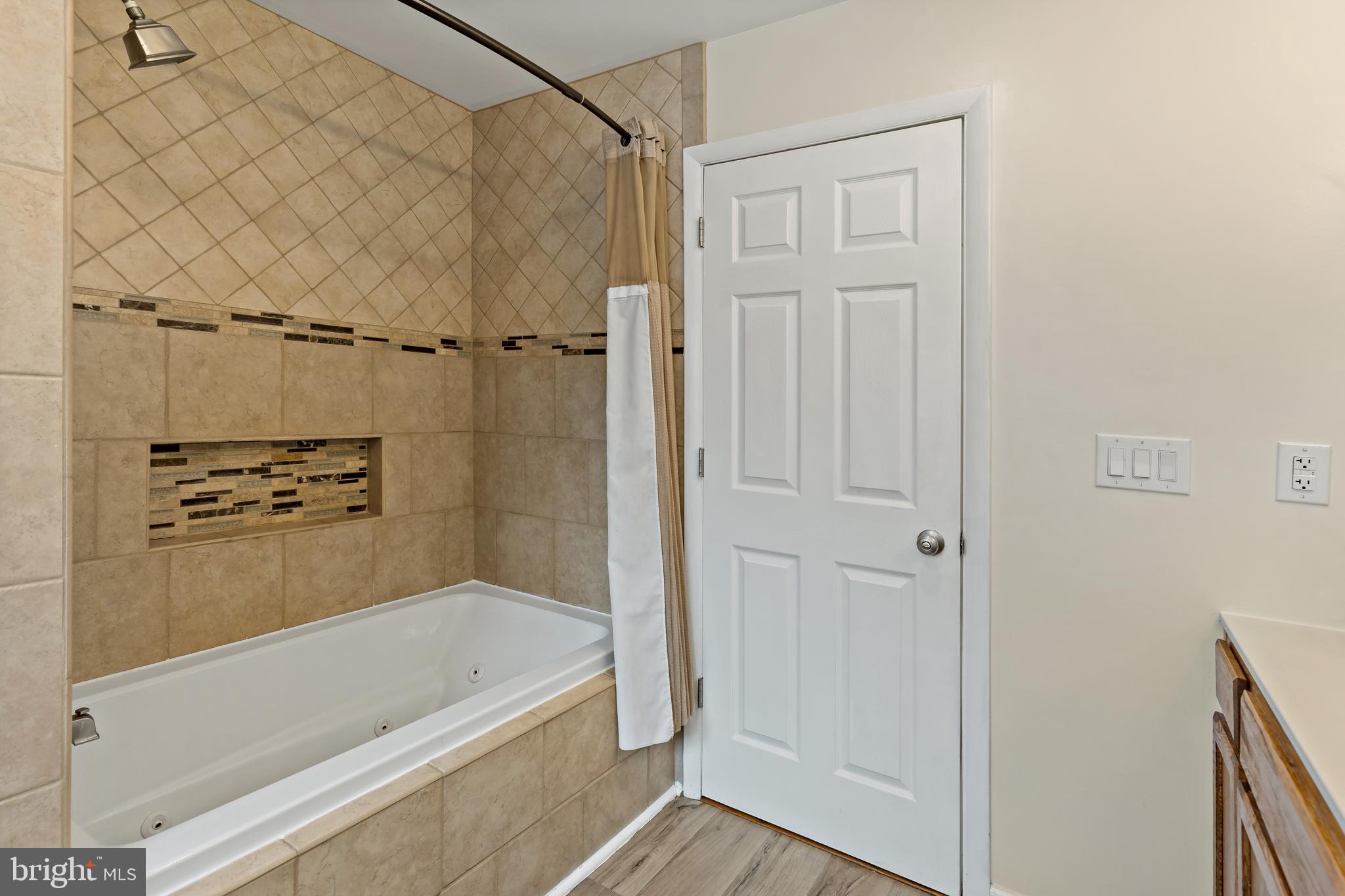 KINGSBROOKE ON THE POTOMAC - Residential