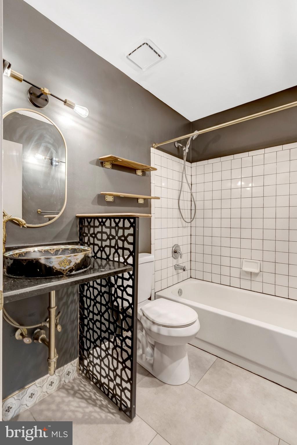 CENTREVILLE GREEN - Residential