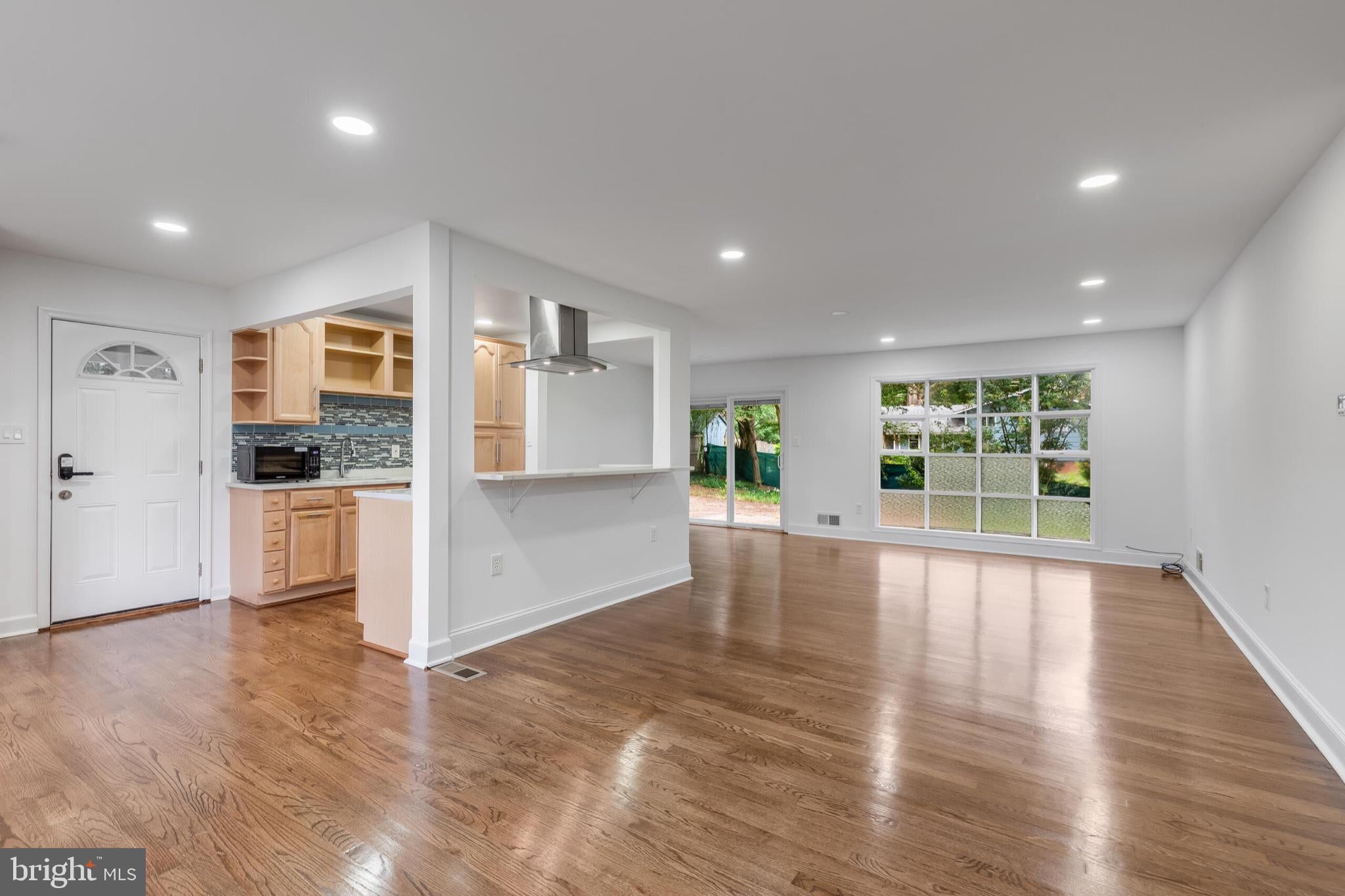 1402 MULLINS STREET