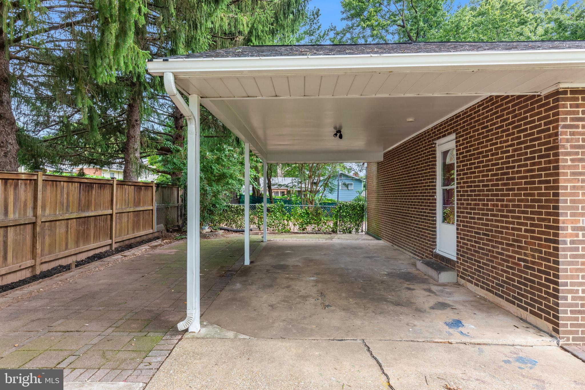 1402 MULLINS STREET