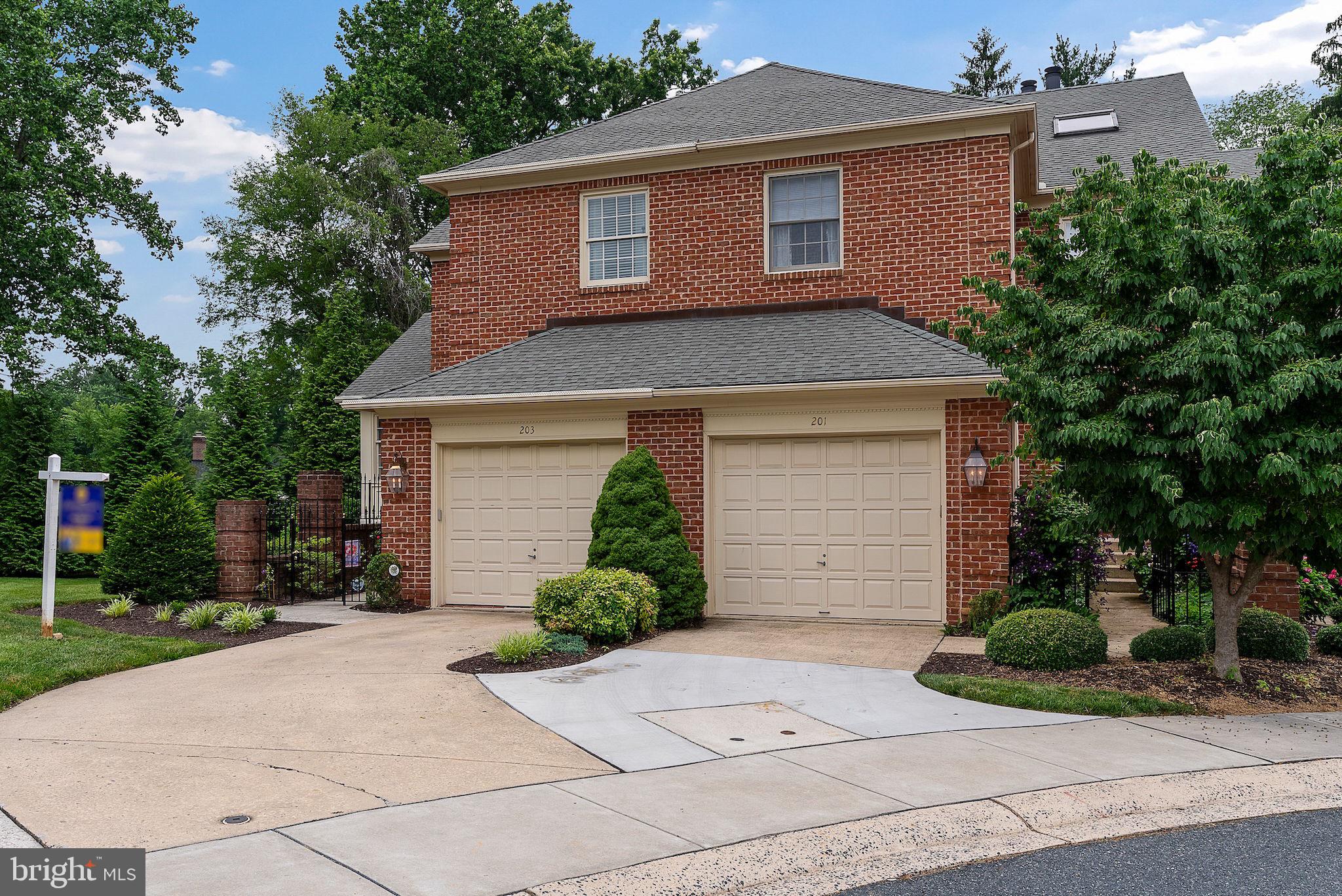 203 WELLINGTON COURT