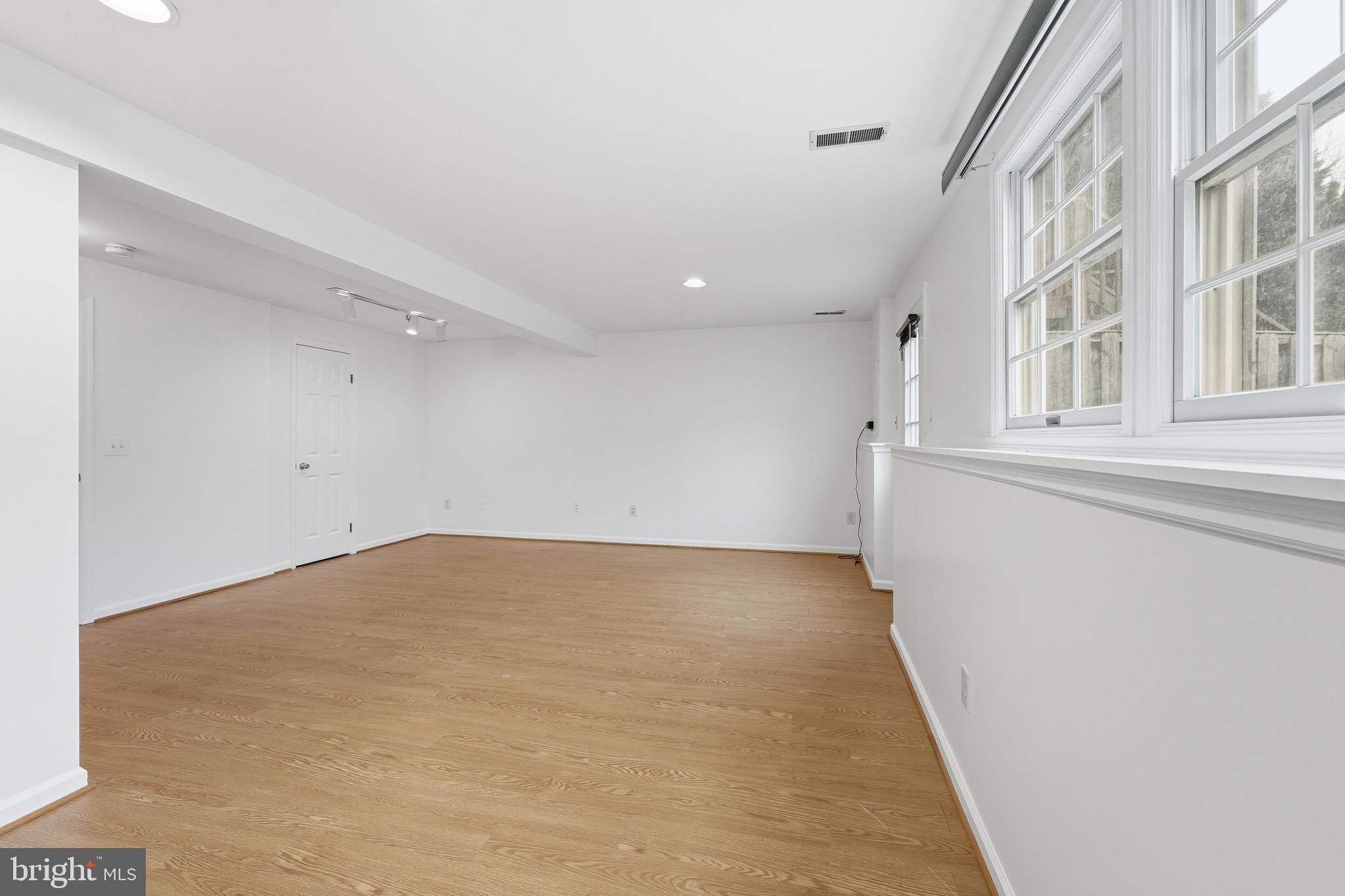 CENTRE RIDGE - Residential