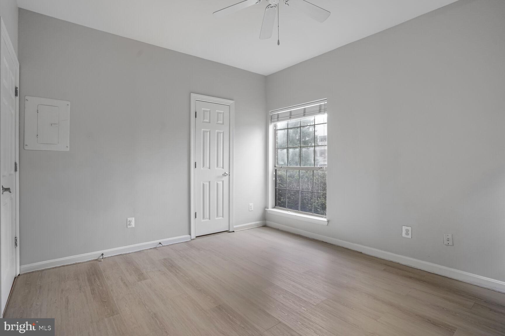 PENDERBROOK SQUARE CONDOMINIUMS - Residential