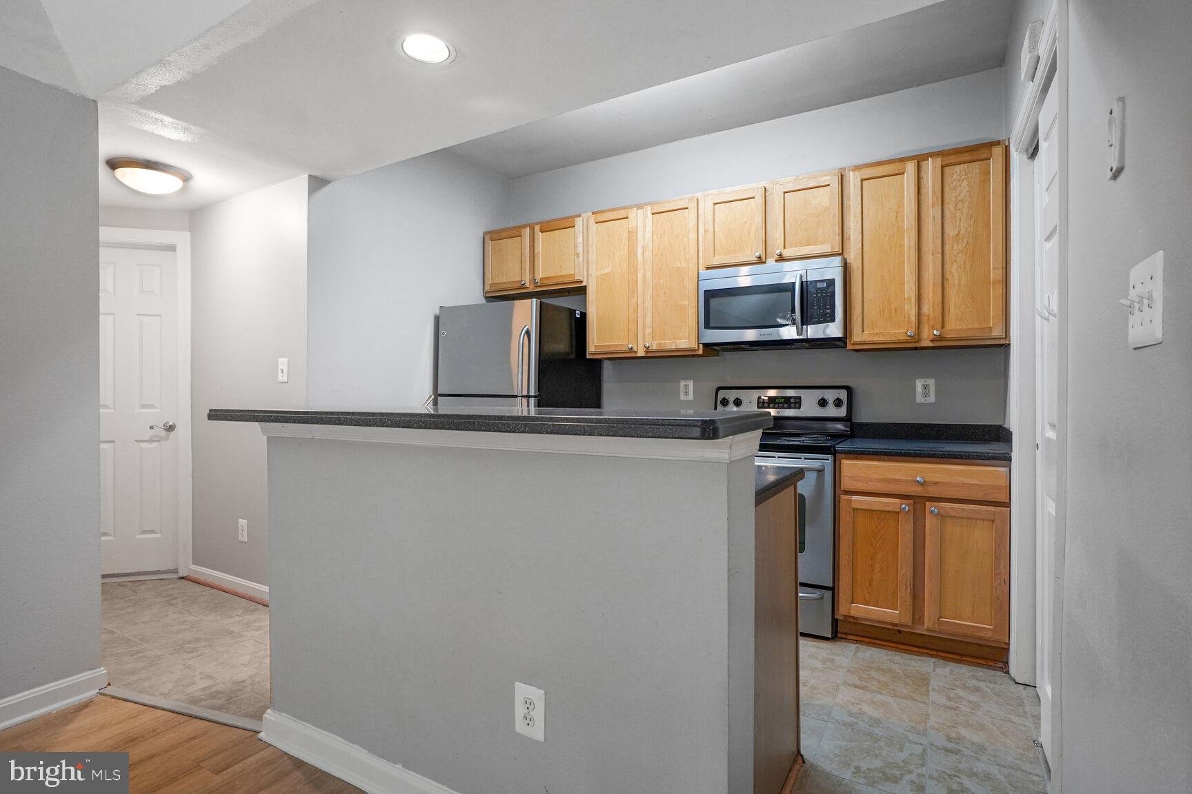 PENDERBROOK SQUARE CONDOMINIUMS - Residential