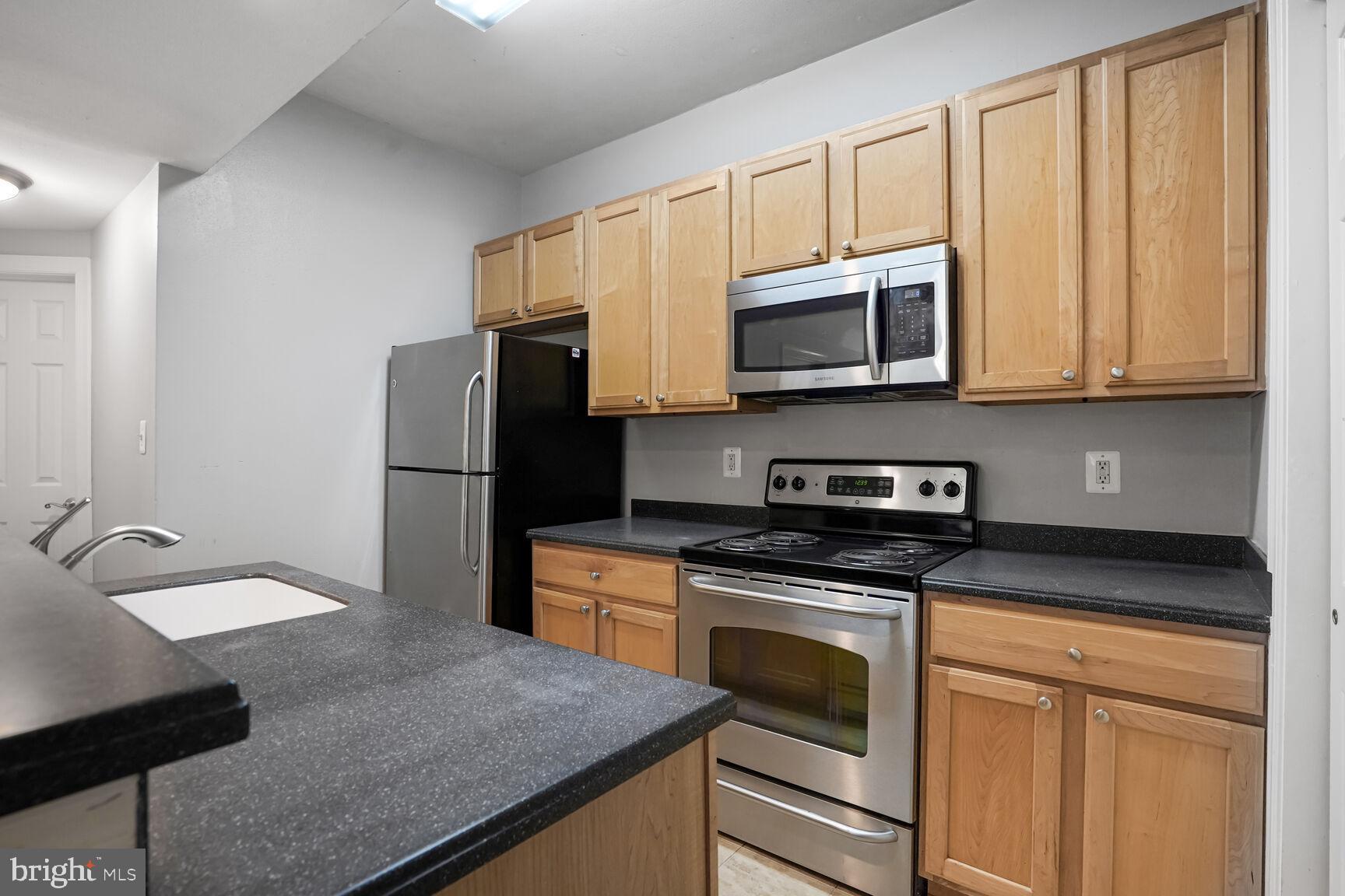 PENDERBROOK SQUARE CONDOMINIUMS - Residential