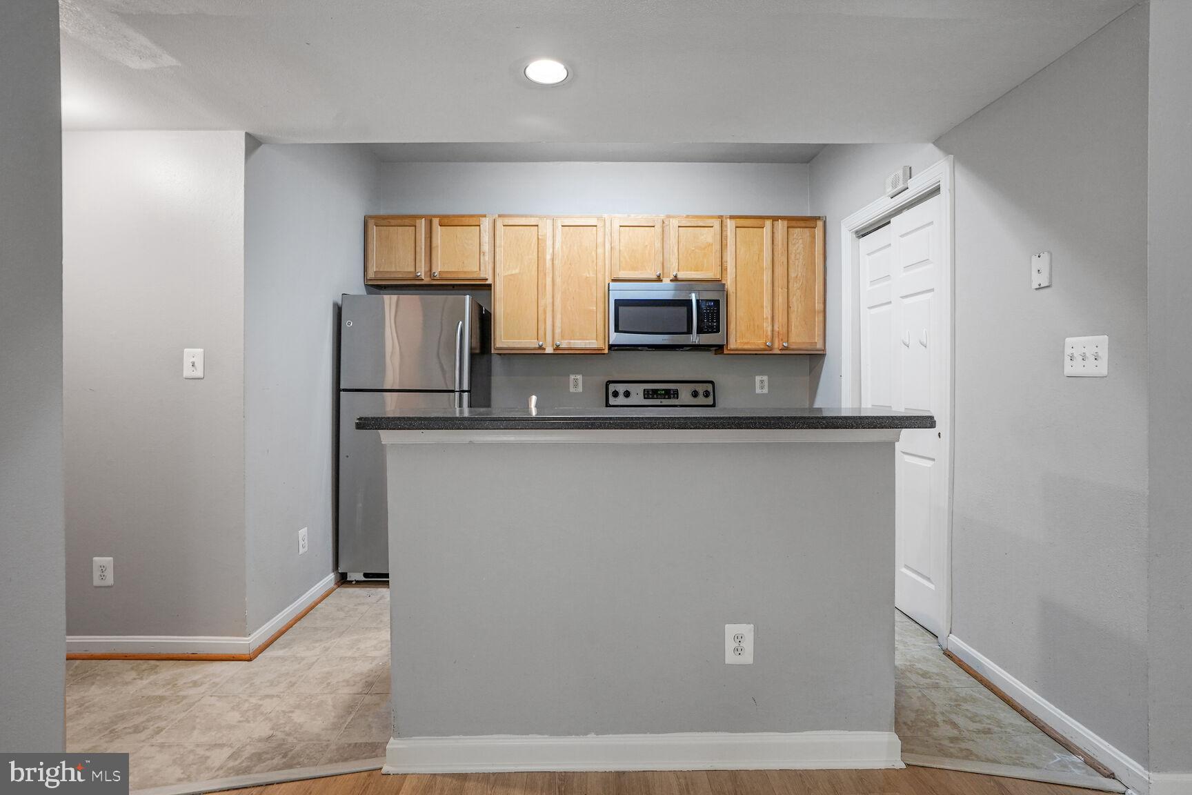 PENDERBROOK SQUARE CONDOMINIUMS - Residential