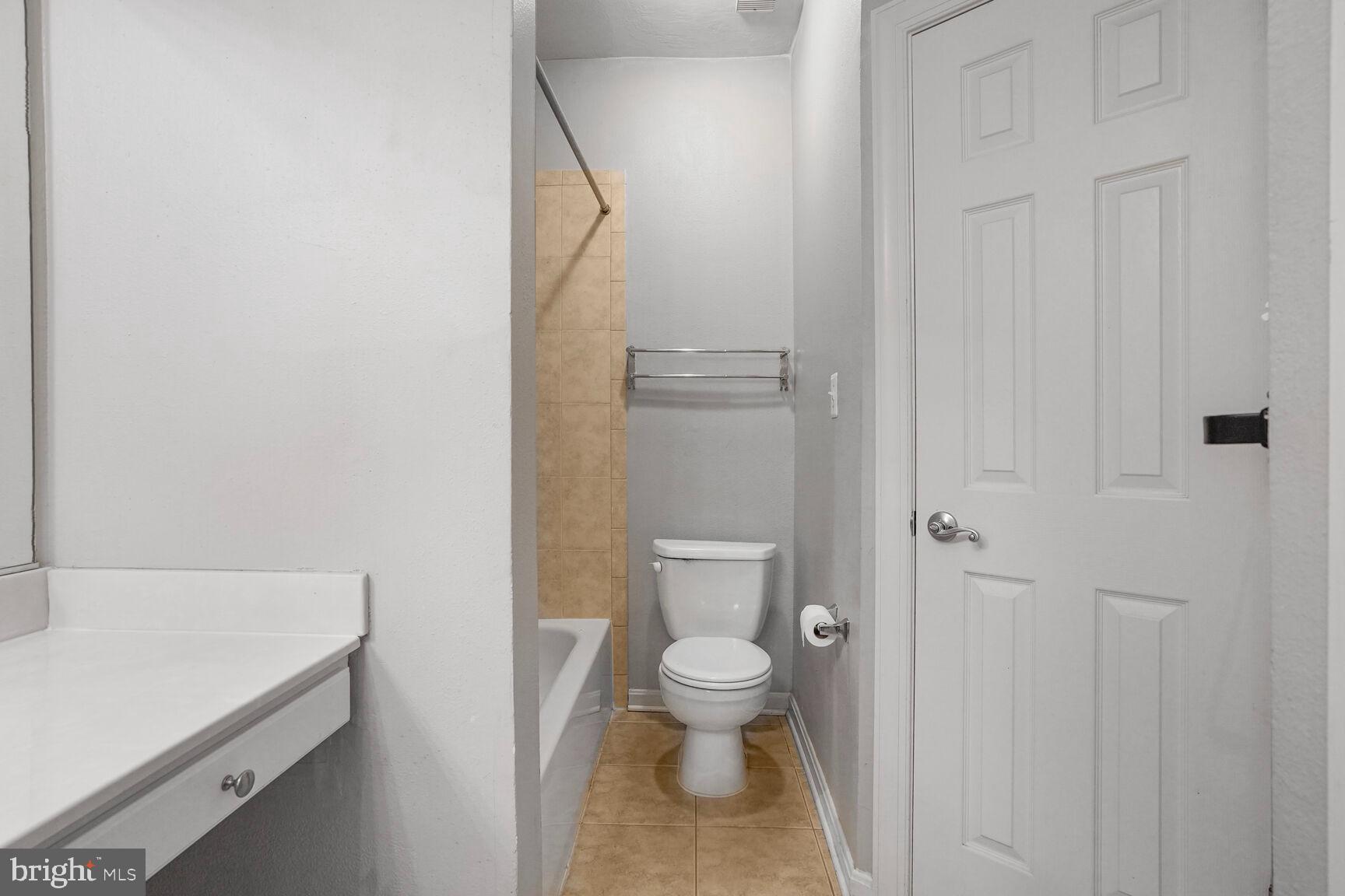 PENDERBROOK SQUARE CONDOMINIUMS - Residential