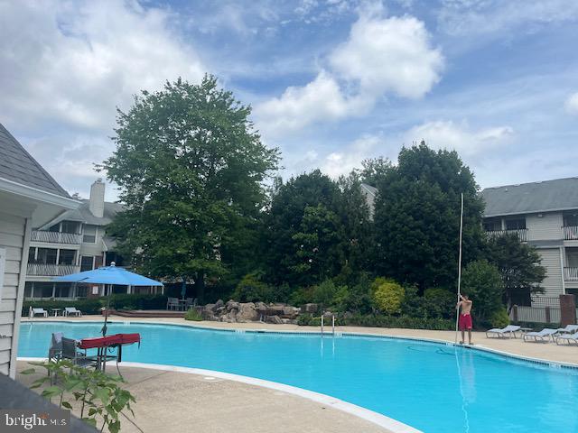 PENDERBROOK SQUARE CONDOMINIUMS - Residential