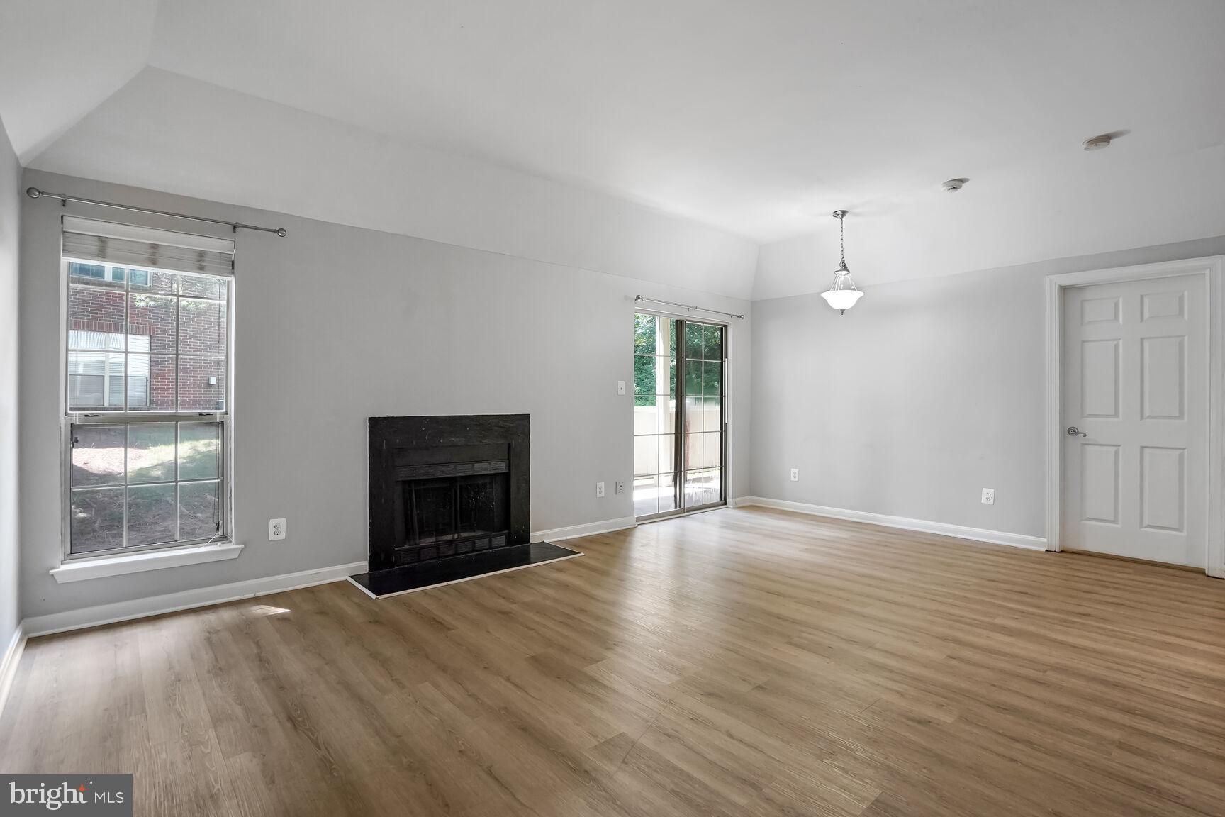 PENDERBROOK SQUARE CONDOMINIUMS - Residential