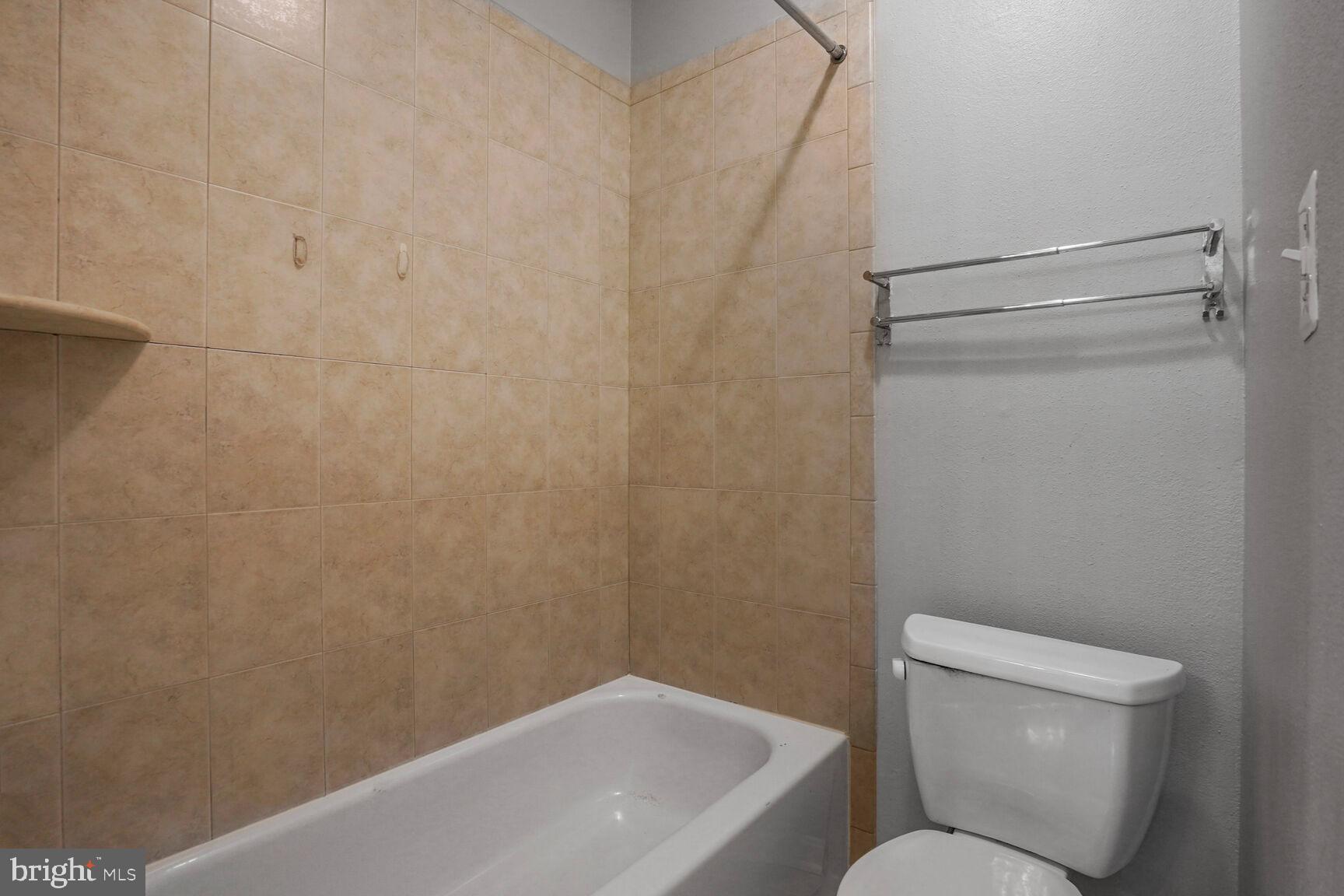 PENDERBROOK SQUARE CONDOMINIUMS - Residential