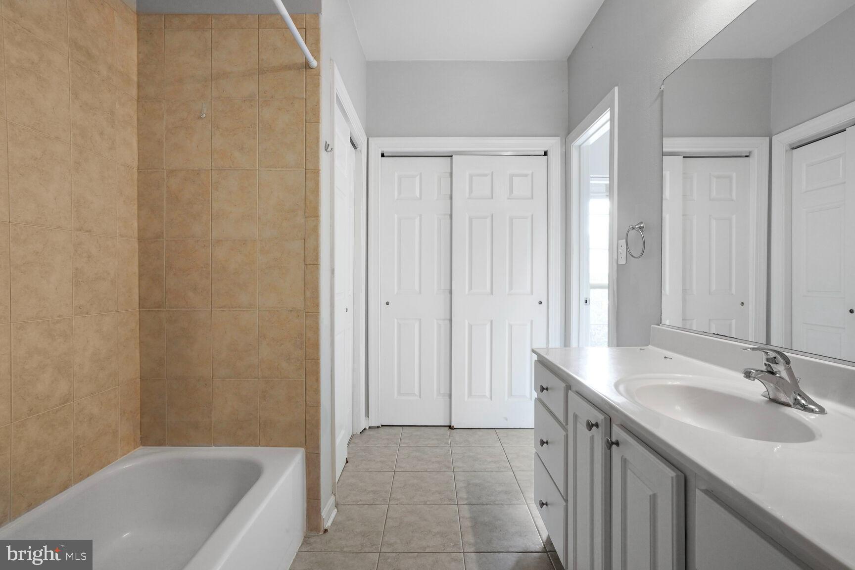 PENDERBROOK SQUARE CONDOMINIUMS - Residential