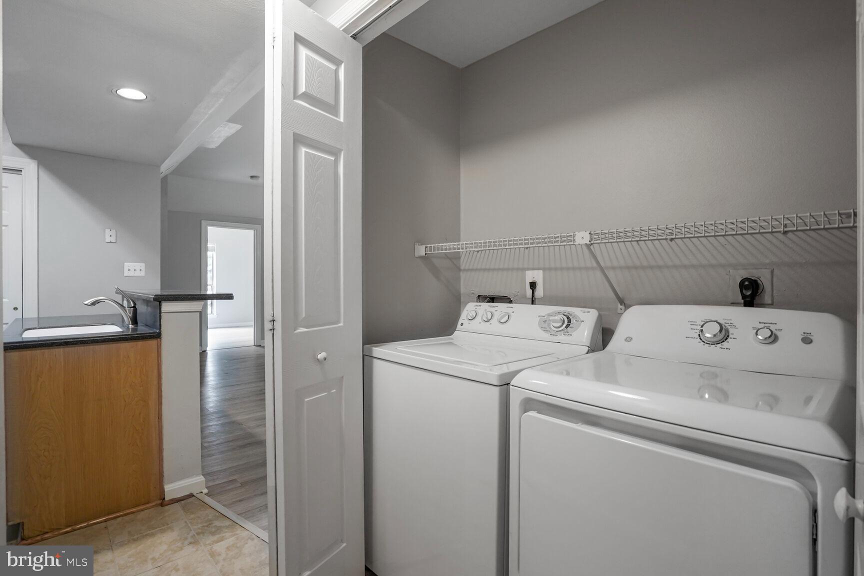 PENDERBROOK SQUARE CONDOMINIUMS - Residential