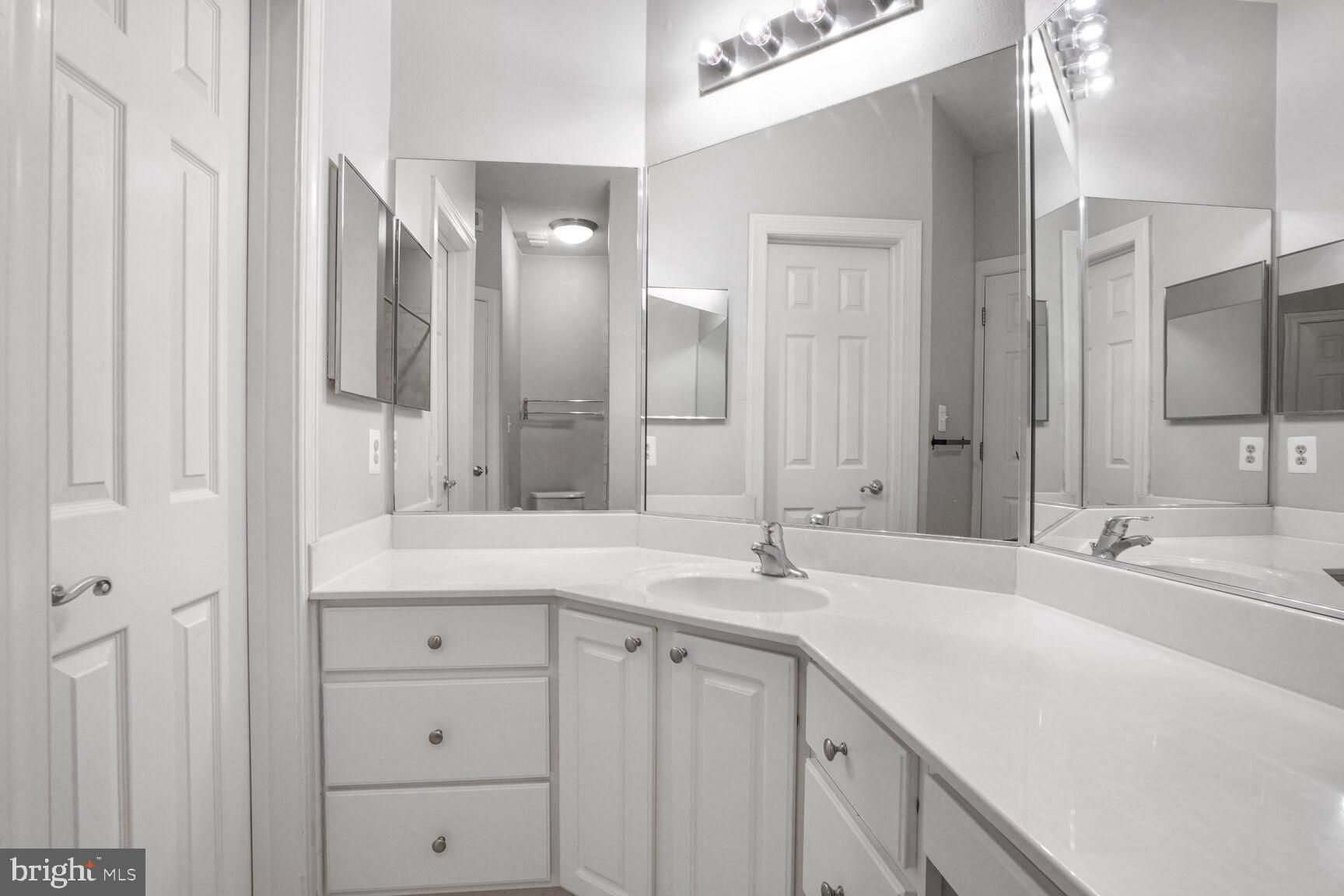 PENDERBROOK SQUARE CONDOMINIUMS - Residential