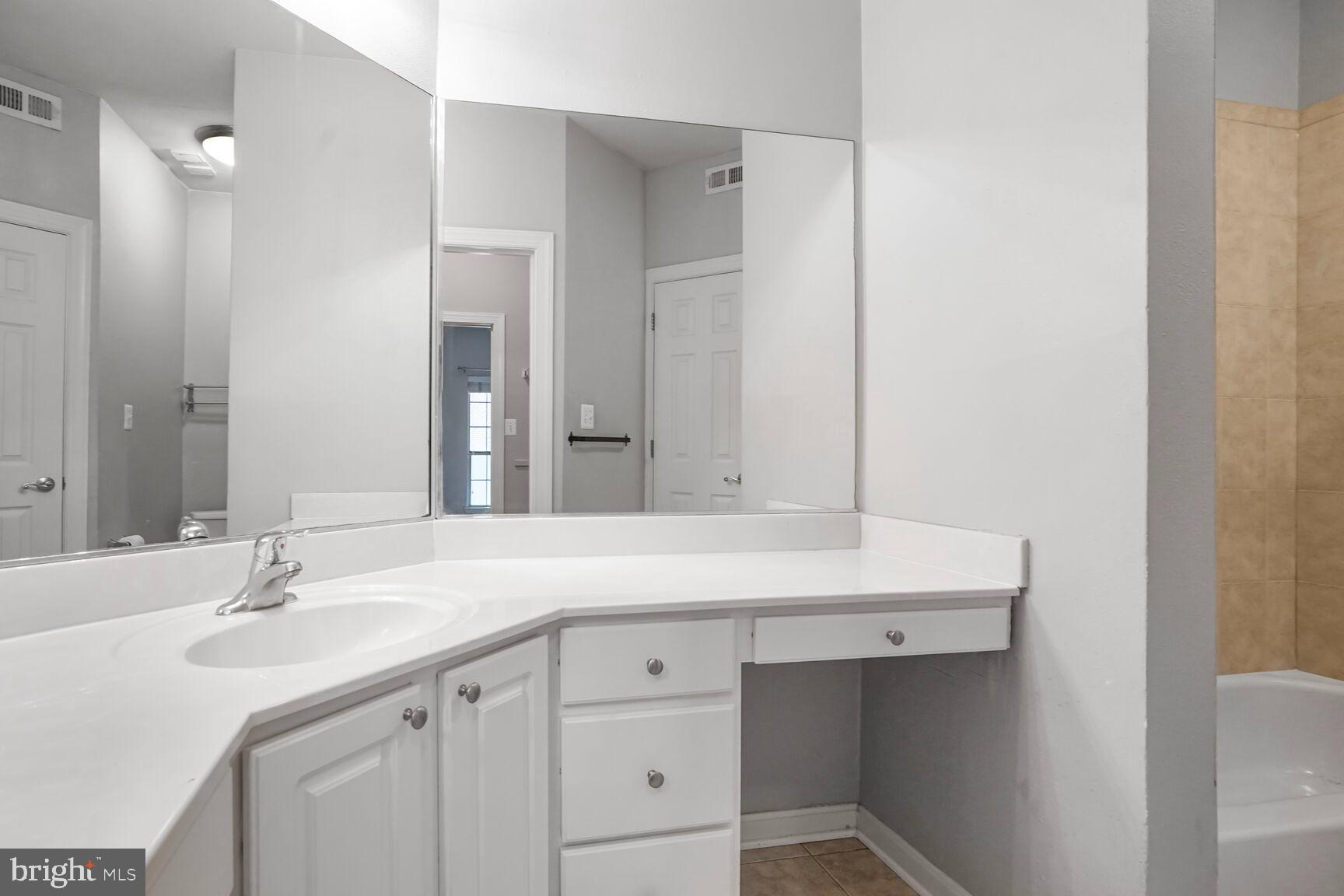 PENDERBROOK SQUARE CONDOMINIUMS - Residential