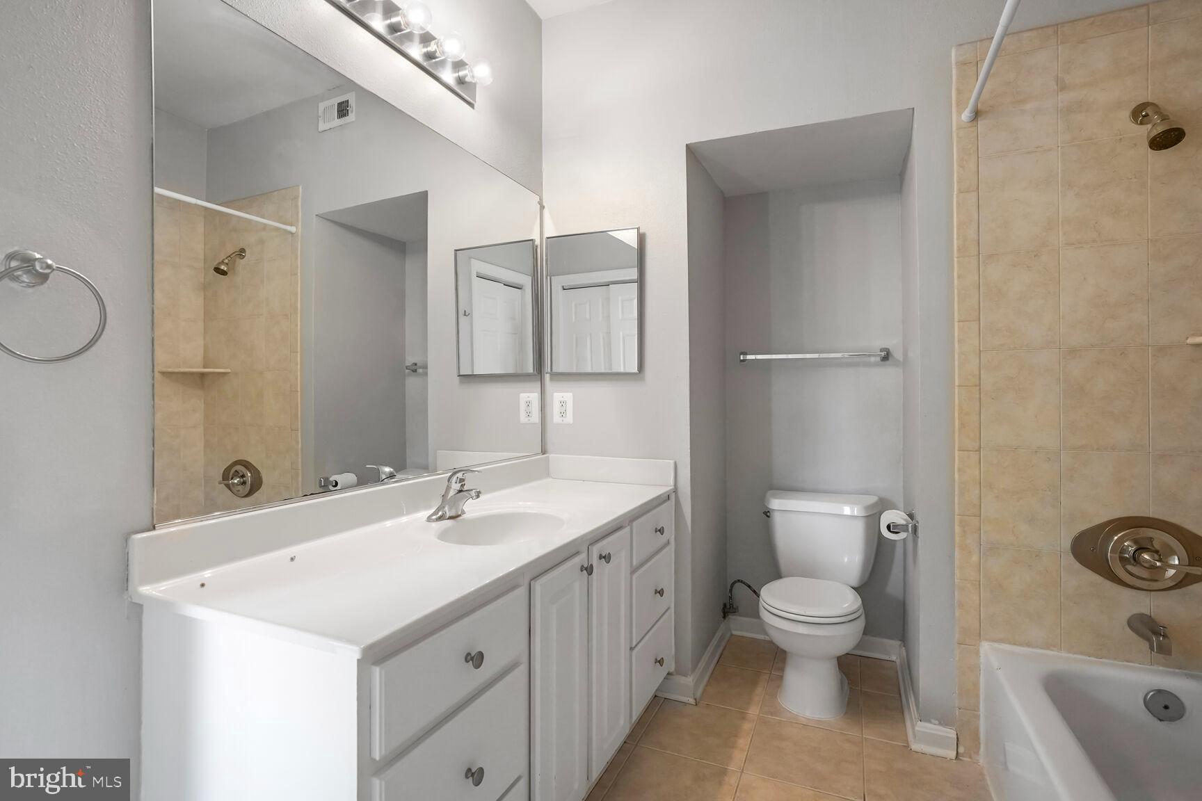 PENDERBROOK SQUARE CONDOMINIUMS - Residential