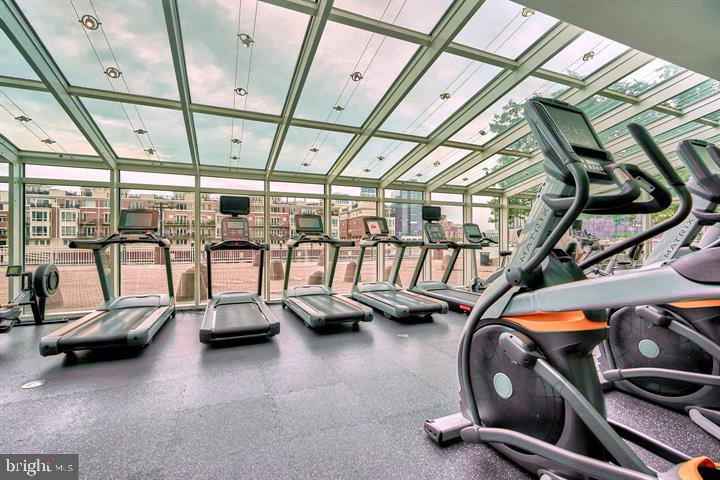 PIERSIDE AT HARBORVIEW - Residential