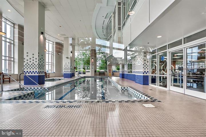 PIERSIDE AT HARBORVIEW - Residential