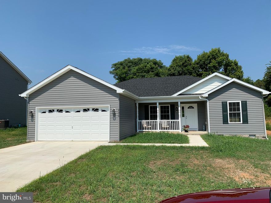 ENTERED FOR COMP PURPOSES. THREE BEDROOM 2 BATH RANCH ON A CRAWL SPACE. LOT RUNS BACK INTO GREEN SPACE.