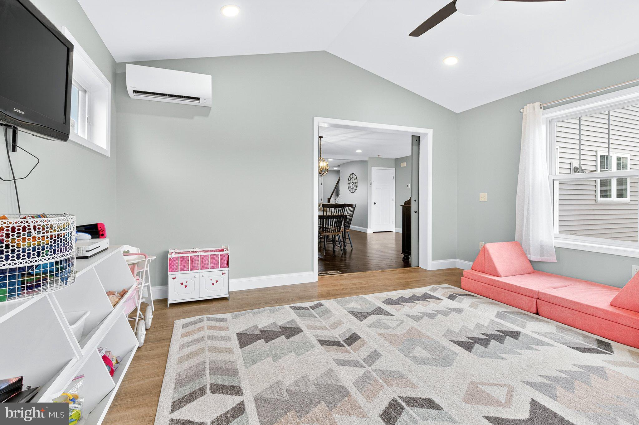 SUN HILL COMMONS - Residential