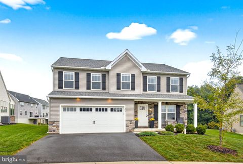 Photo of 552 Madison Way, MANHEIM, PA 17545 (MLS # PALA2076968)