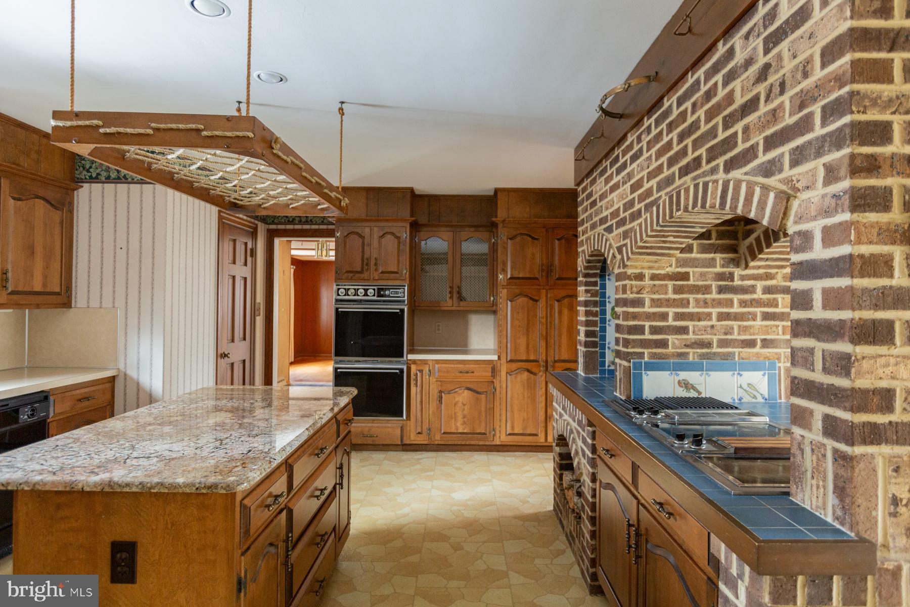 1518 COUNTRY CLUB DRIVE