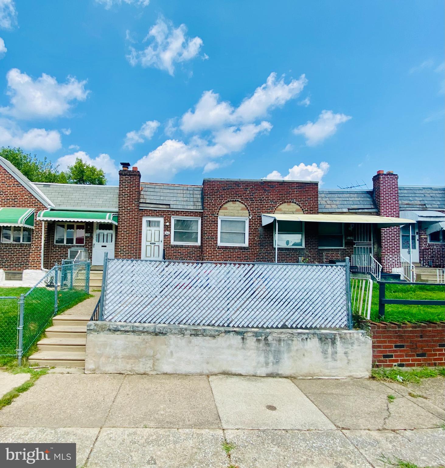 2 bed 1 bath ranch home. Home offers a spacious, gated front yard. 2 good sized bedrooms. Full unfinished basement. Garage plus driveway parking.