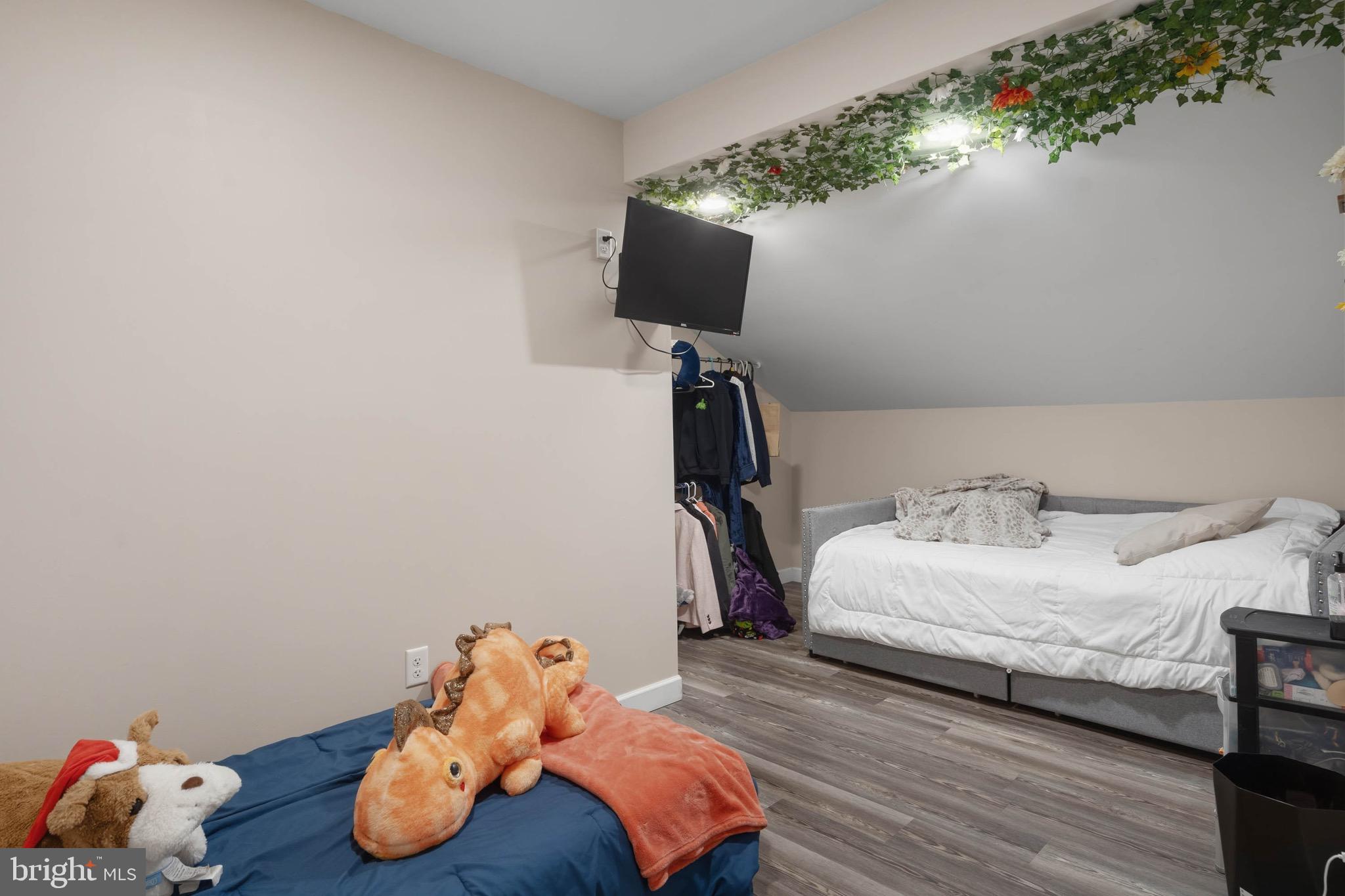 DEEP BRANCH FOREST - Residential