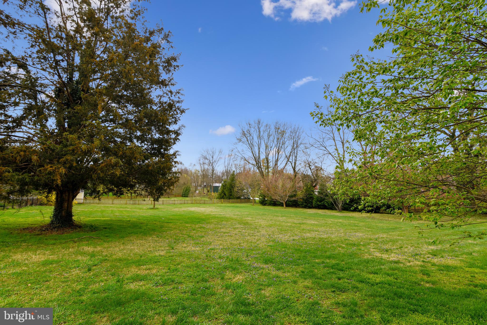 LEESBURG - Residential