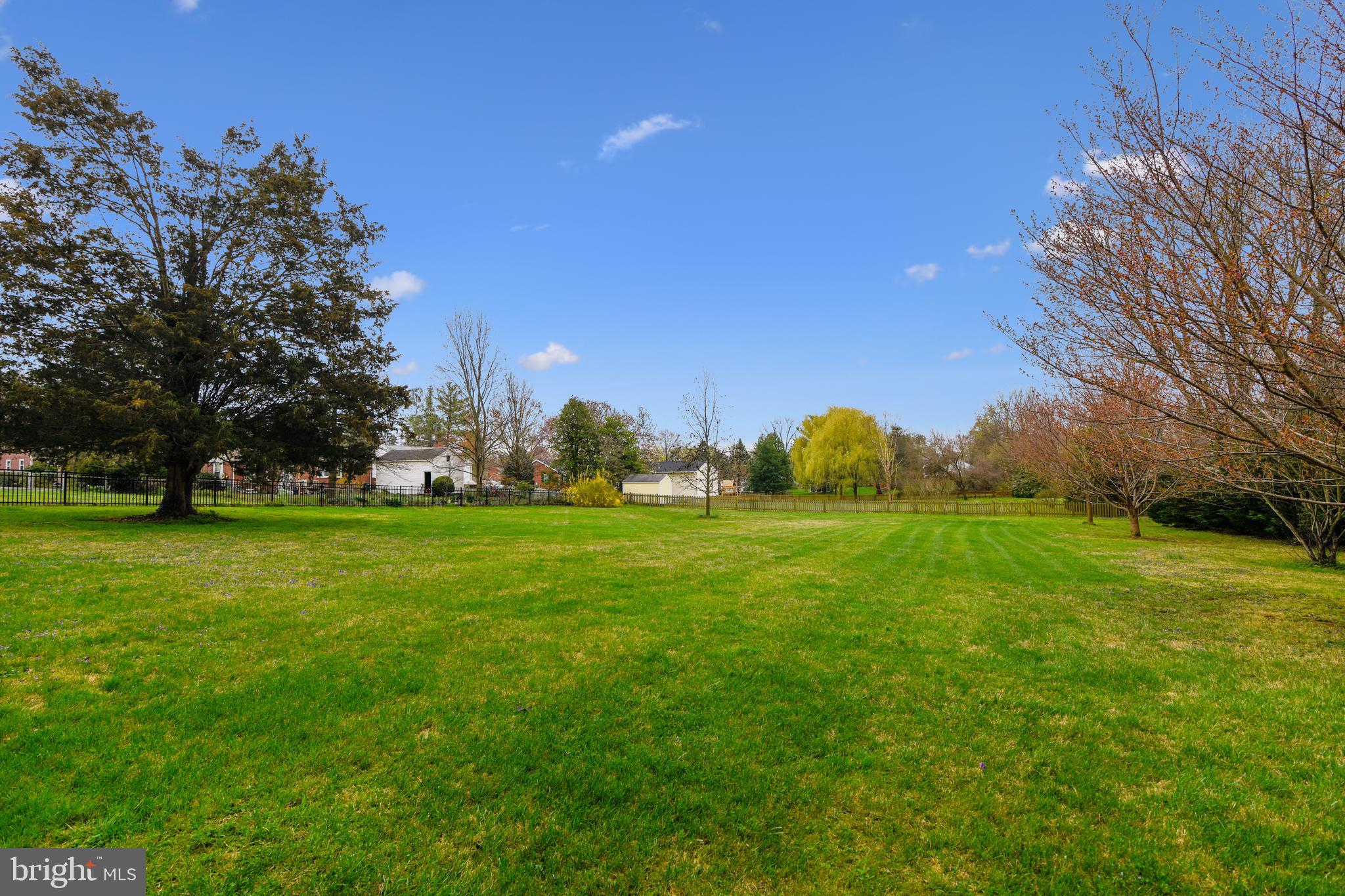 LEESBURG - Residential