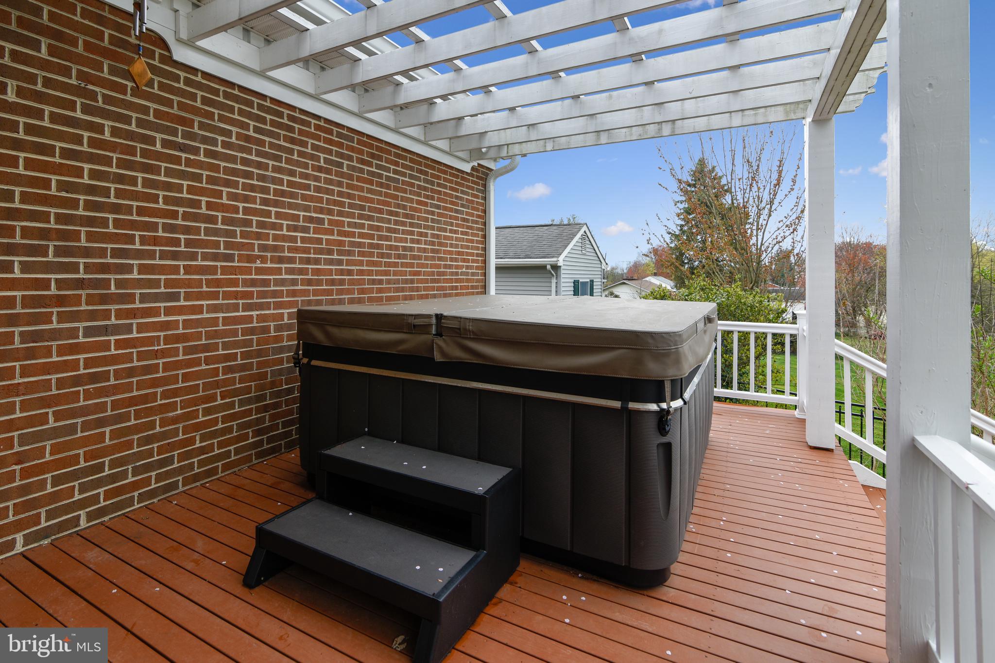 LEESBURG - Residential