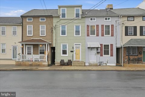 Photo of 437 Cherry Street, COLUMBIA, PA 17512 (MLS # PALA2076774)